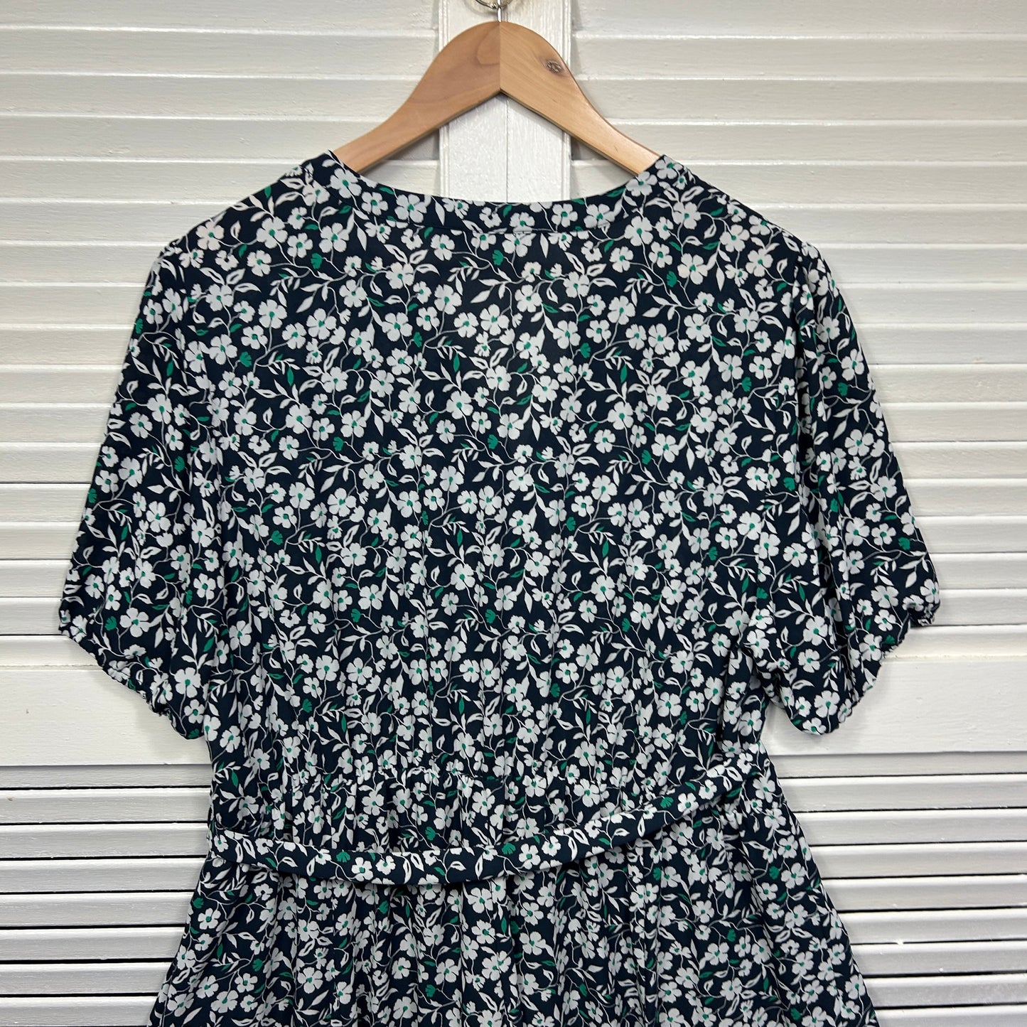 Jacqui E Dresses Size 14 Navy Floral Short Sleeve Belt