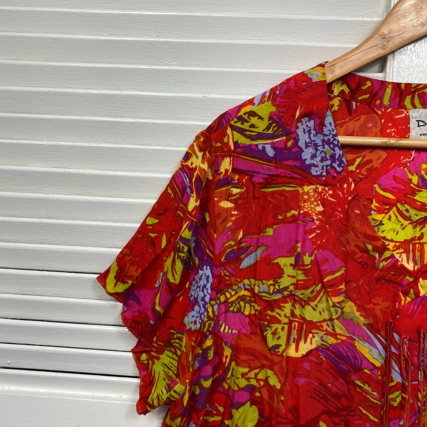 Dwij Top Size 16 Red Floral Short Sleeve Rayon