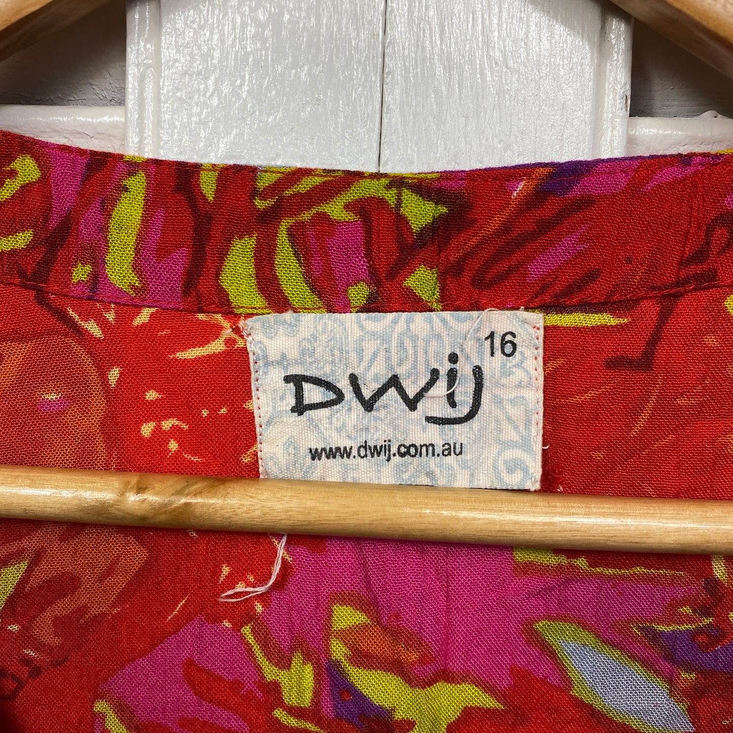 Dwij Top Size 16 Red Floral Short Sleeve Rayon