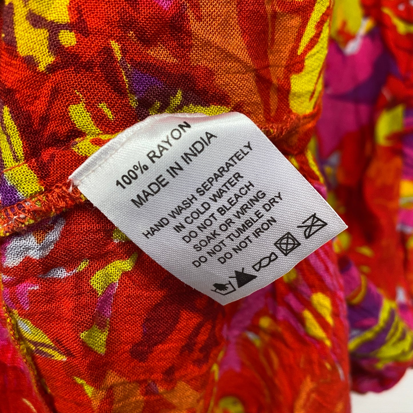 Dwij Top Size 16 Red Floral Short Sleeve Rayon