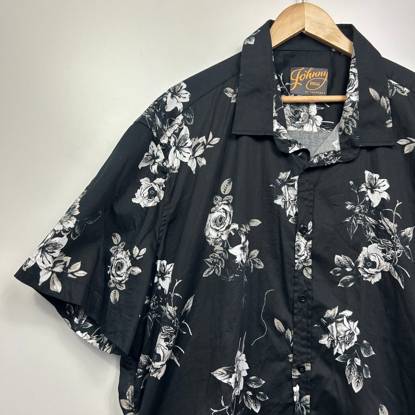 Johnny Bigg Shirt Size 4XL Black Floral Short Sleeve