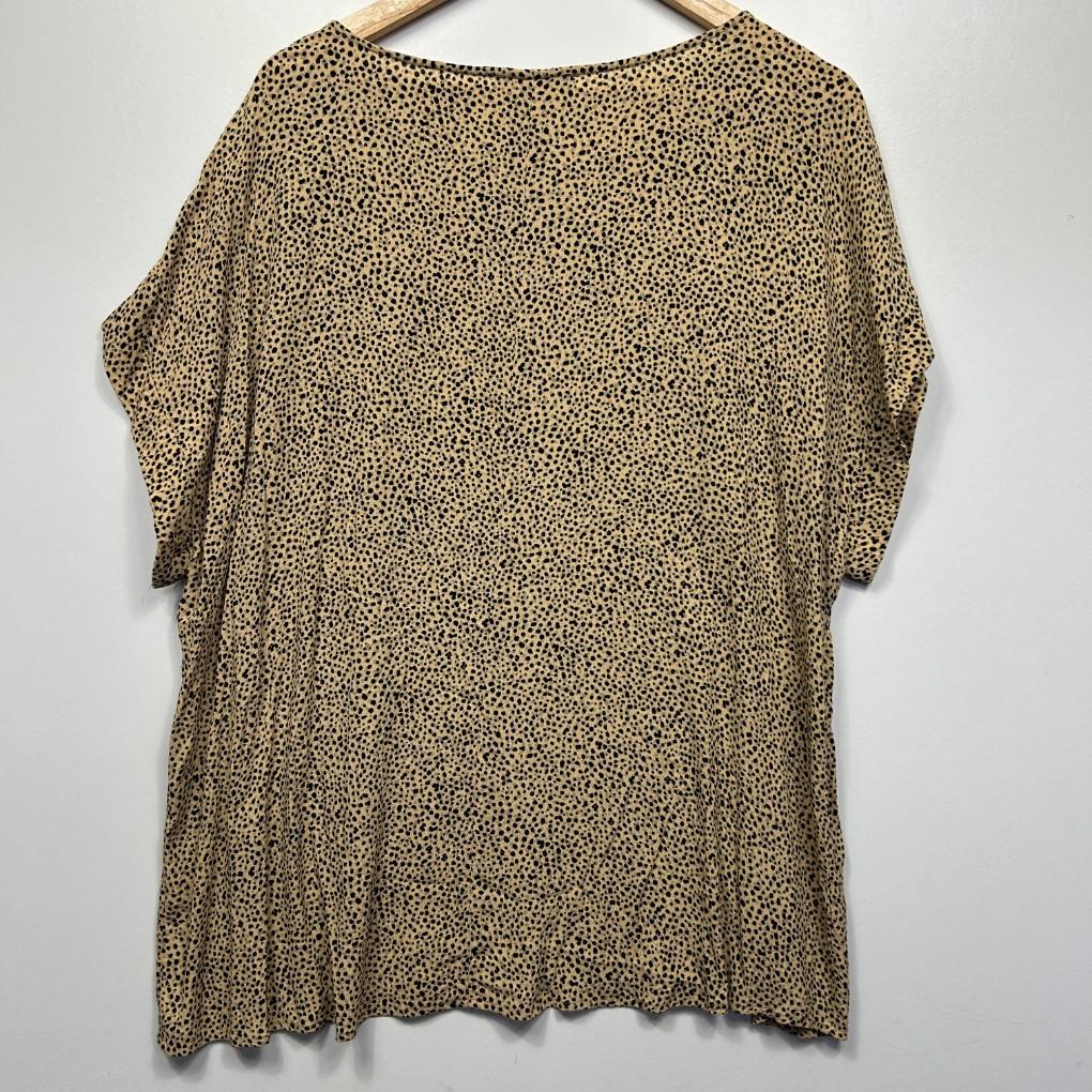 Tokito Curve Leopard Print Top - Size 20