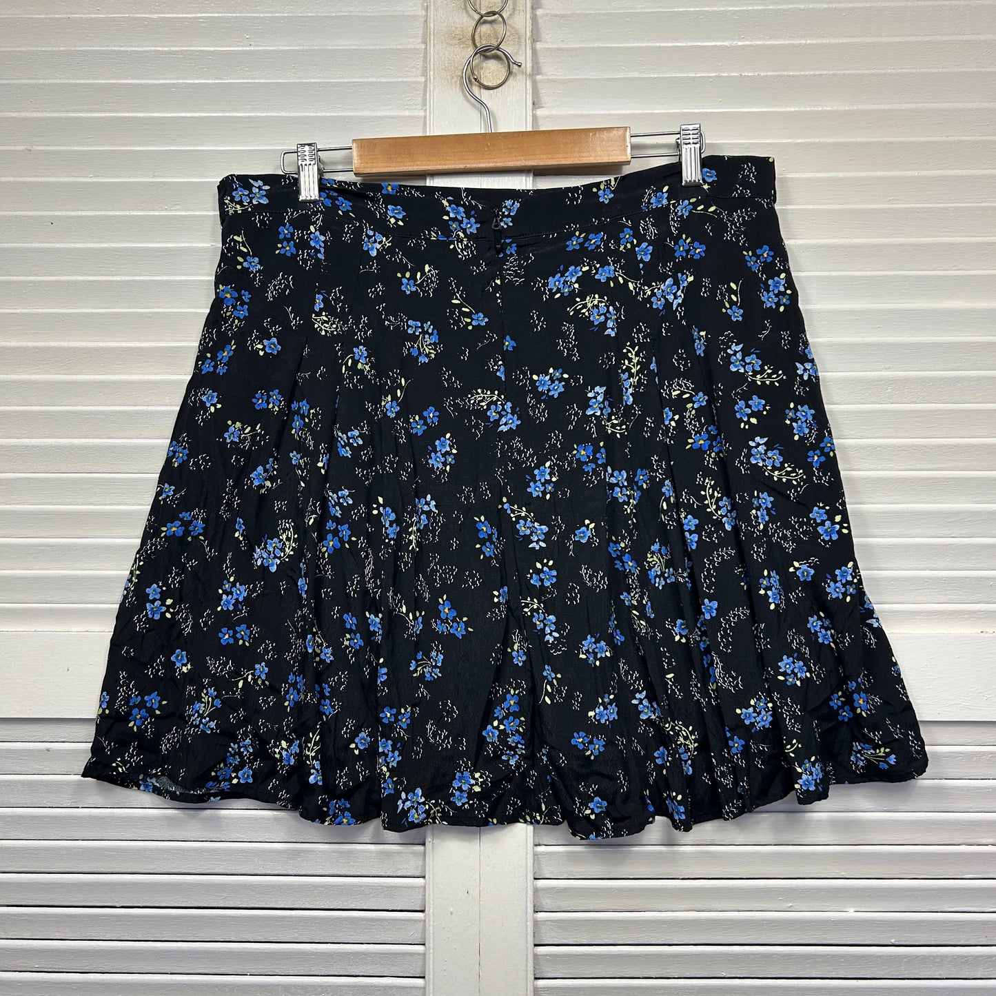 City Chic Mini Skirt Size 14 XS Plus Black Floral