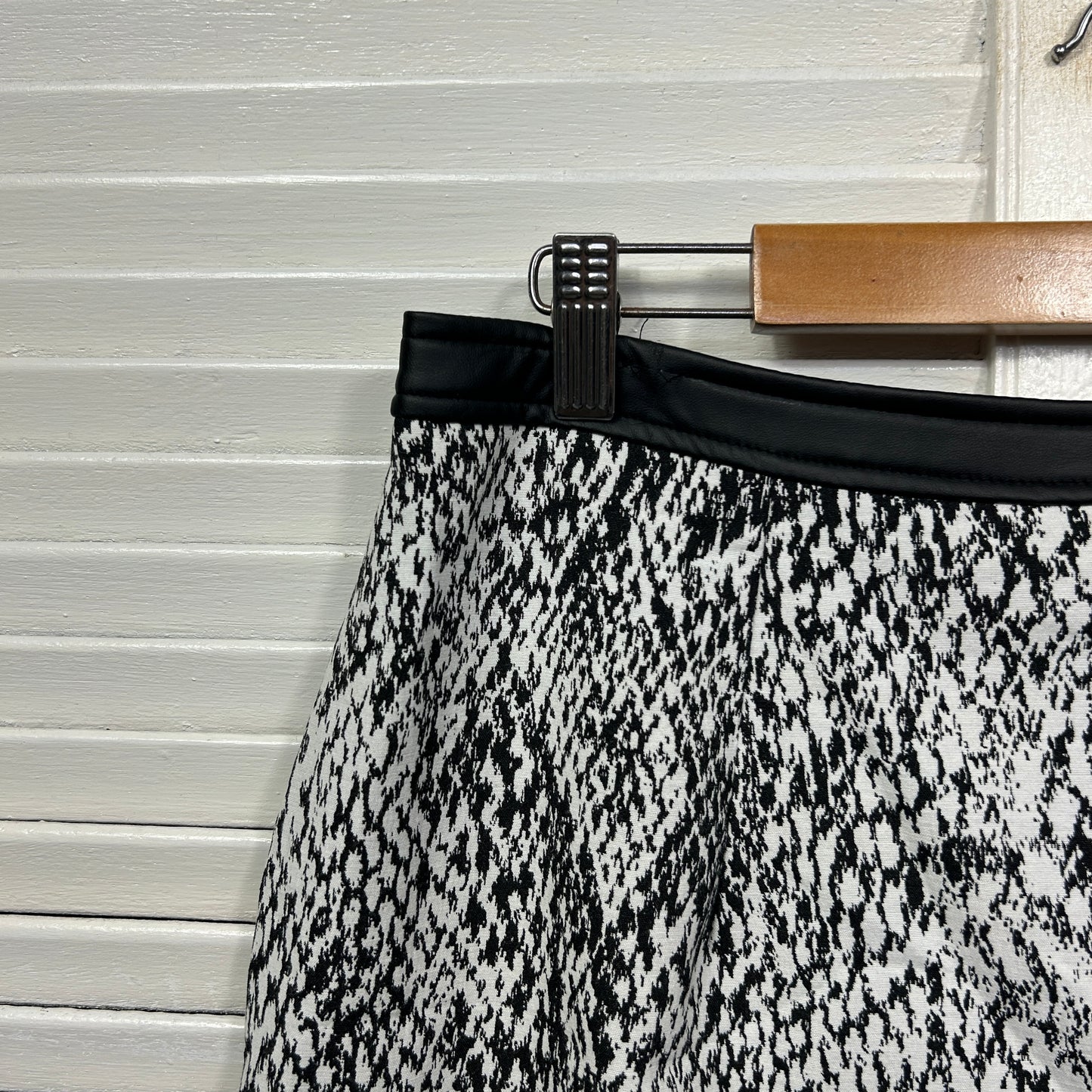 City Chic Skirt Size 14 XS Snakeskin Print Black White
