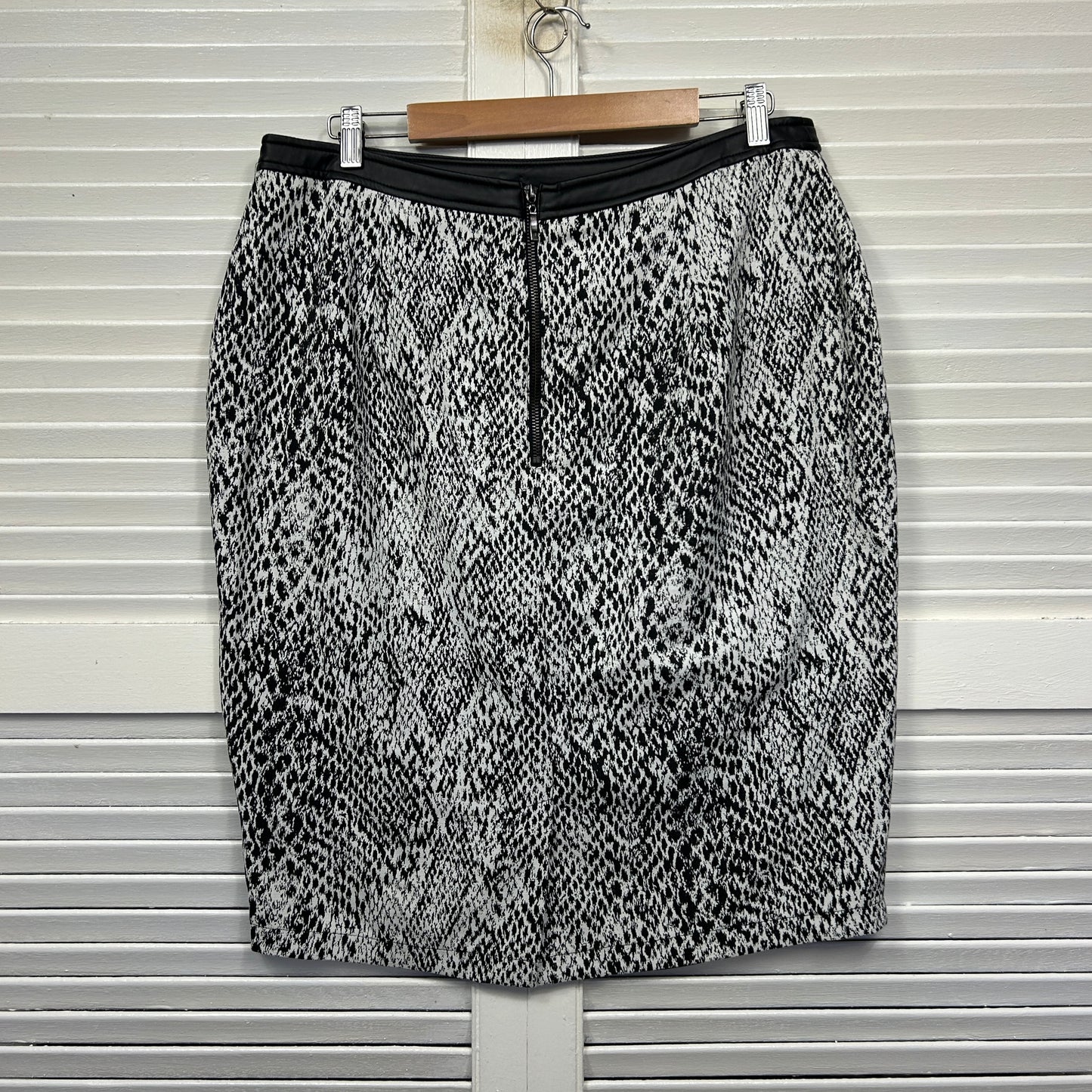 City Chic Skirt Size 14 XS Snakeskin Print Black White
