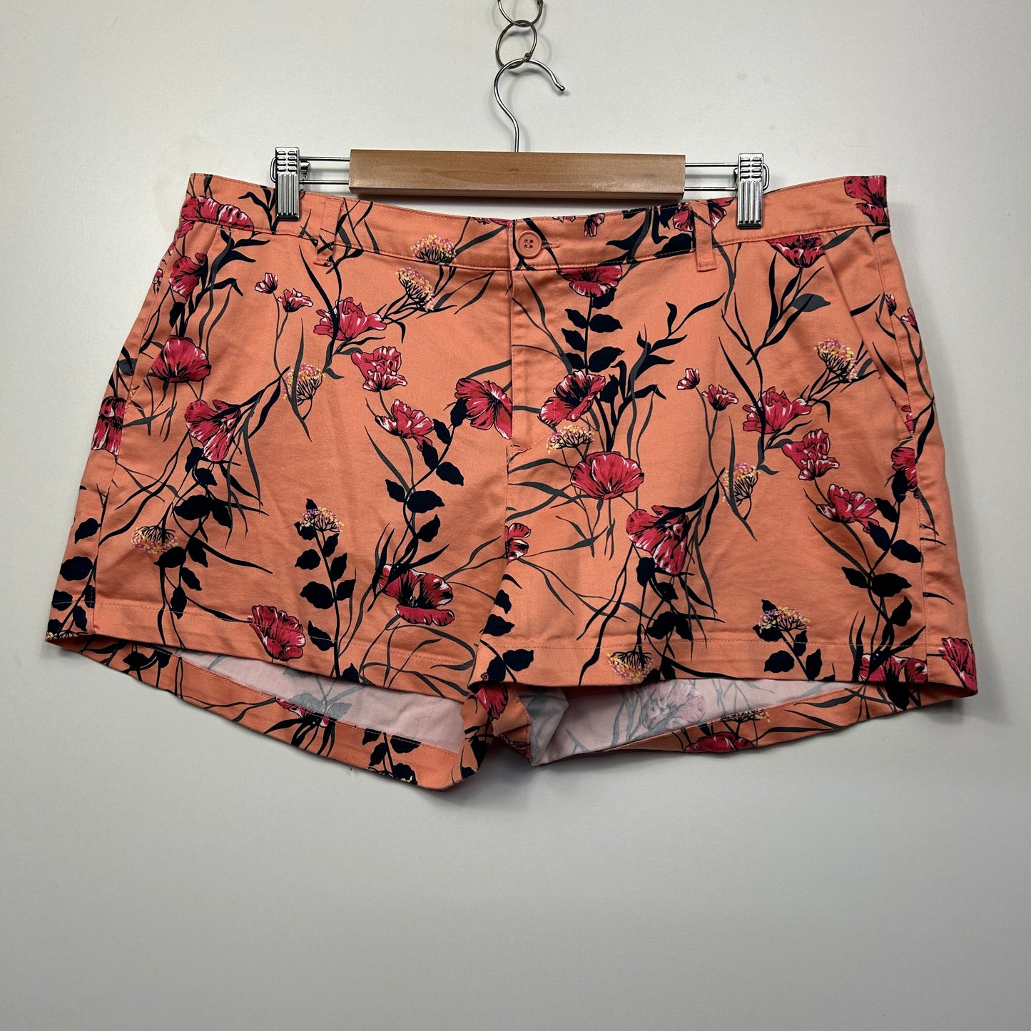 Mix Shorts Size 18 Peach Floral Pockets
