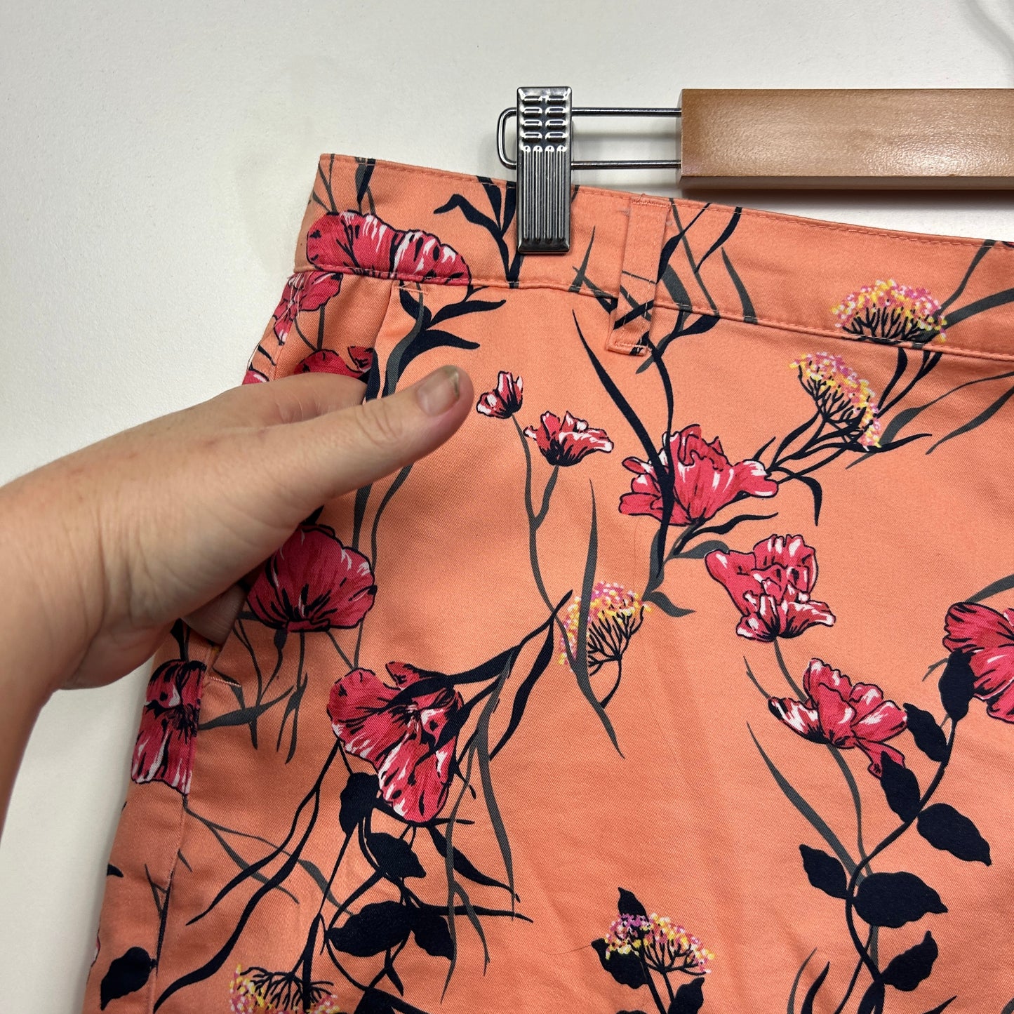Mix Shorts Size 18 Peach Floral Pockets