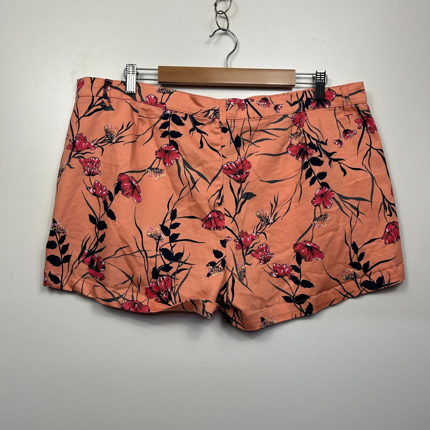 Mix Shorts Size 18 Peach Floral Pockets