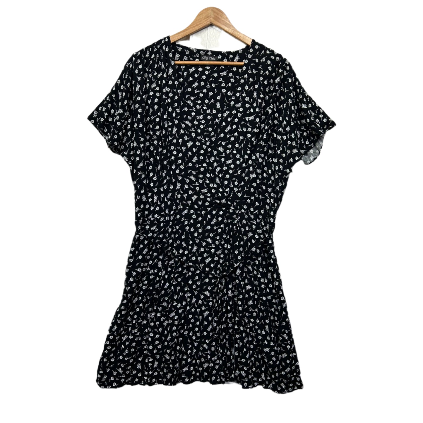 City Chic Dress Size 14 Black White Floral Short Sleeve