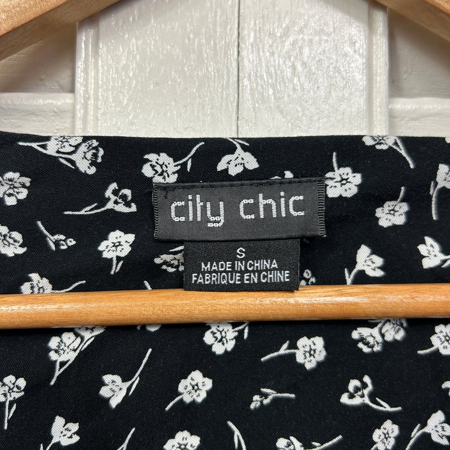 City Chic Dress Size 14 Black White Floral Short Sleeve