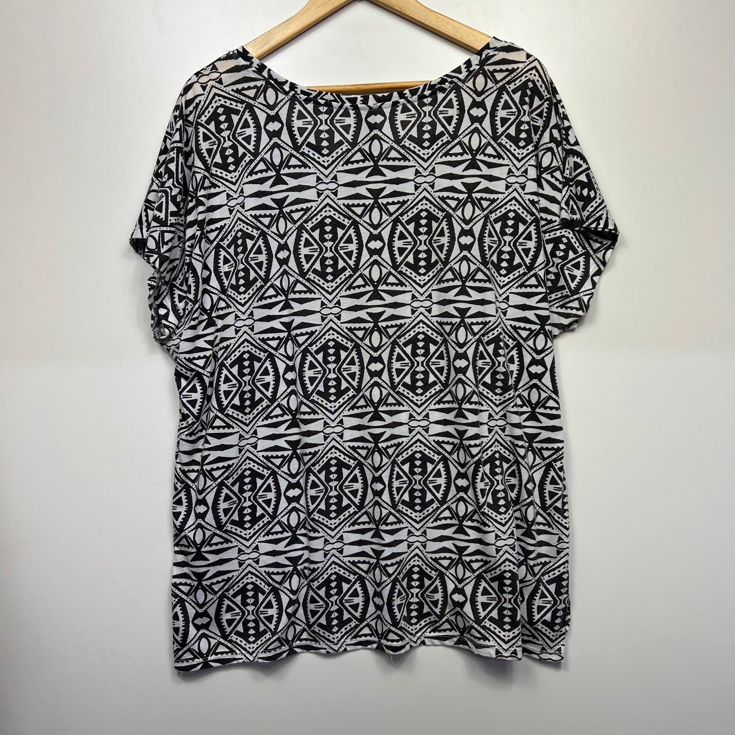 Edited Top Size 20 Black White Short Sleeve Viscose Blend