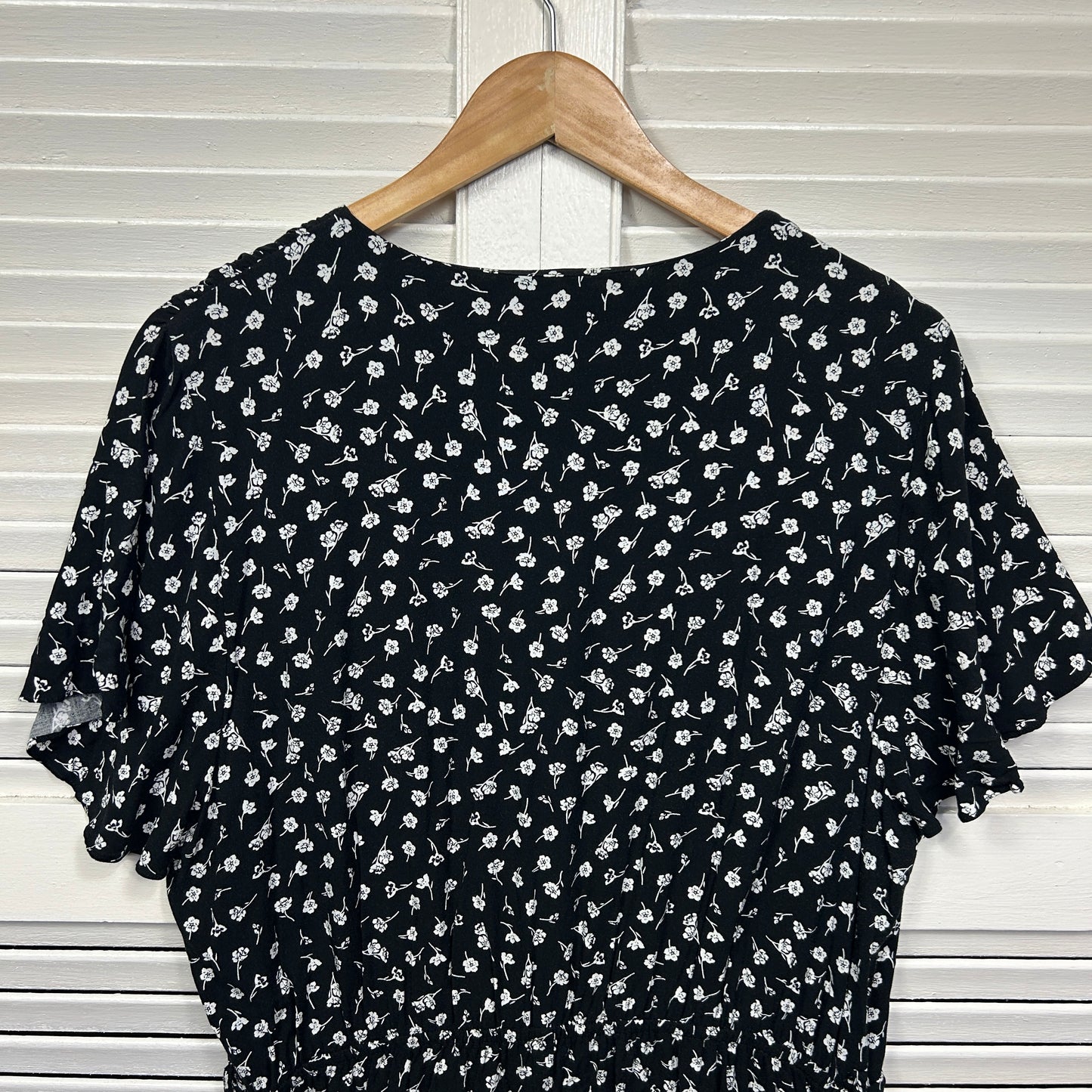 City Chic Dress Size 14 Black White Floral Short Sleeve