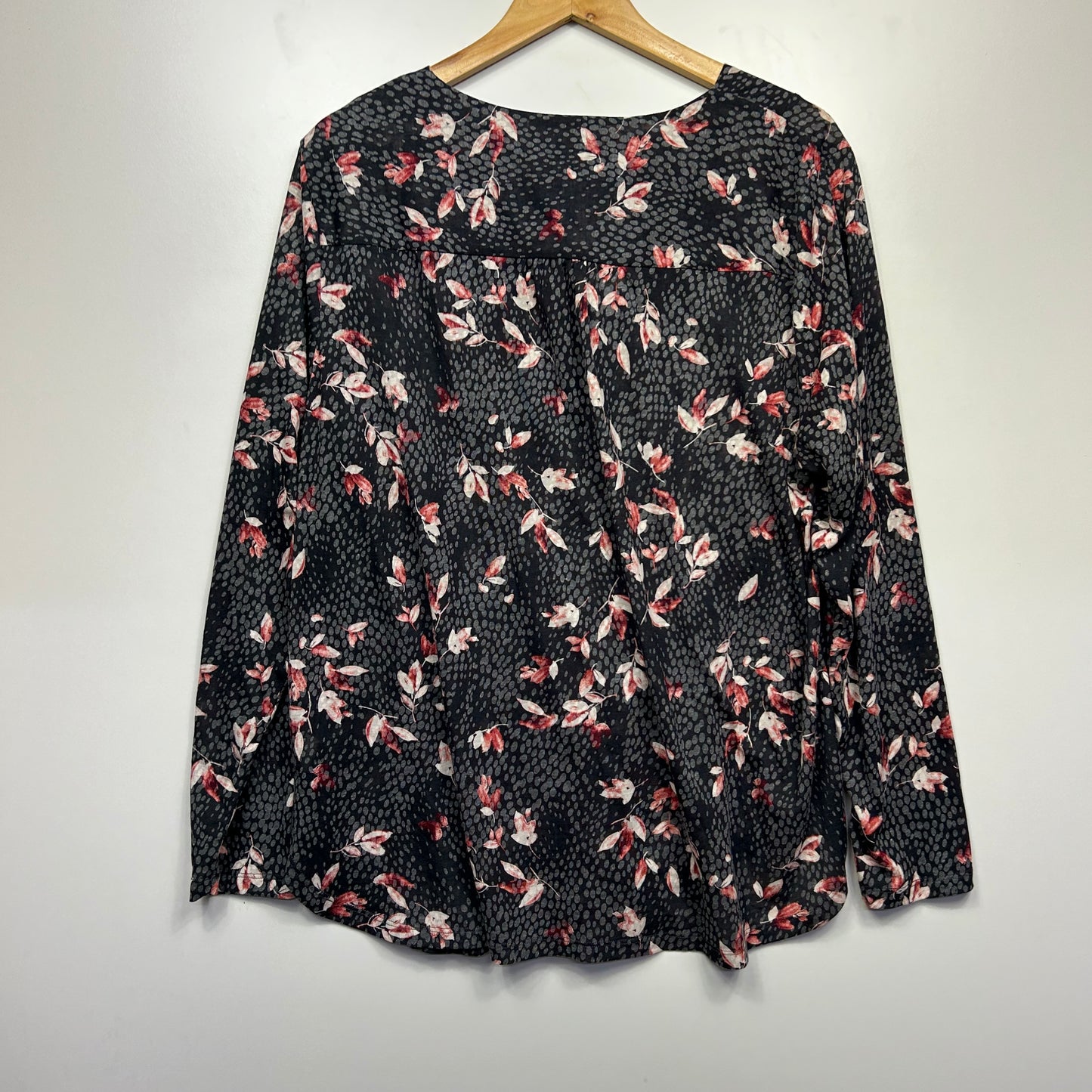 Regatta Curve Top 20 Black Long Sleeve Floral