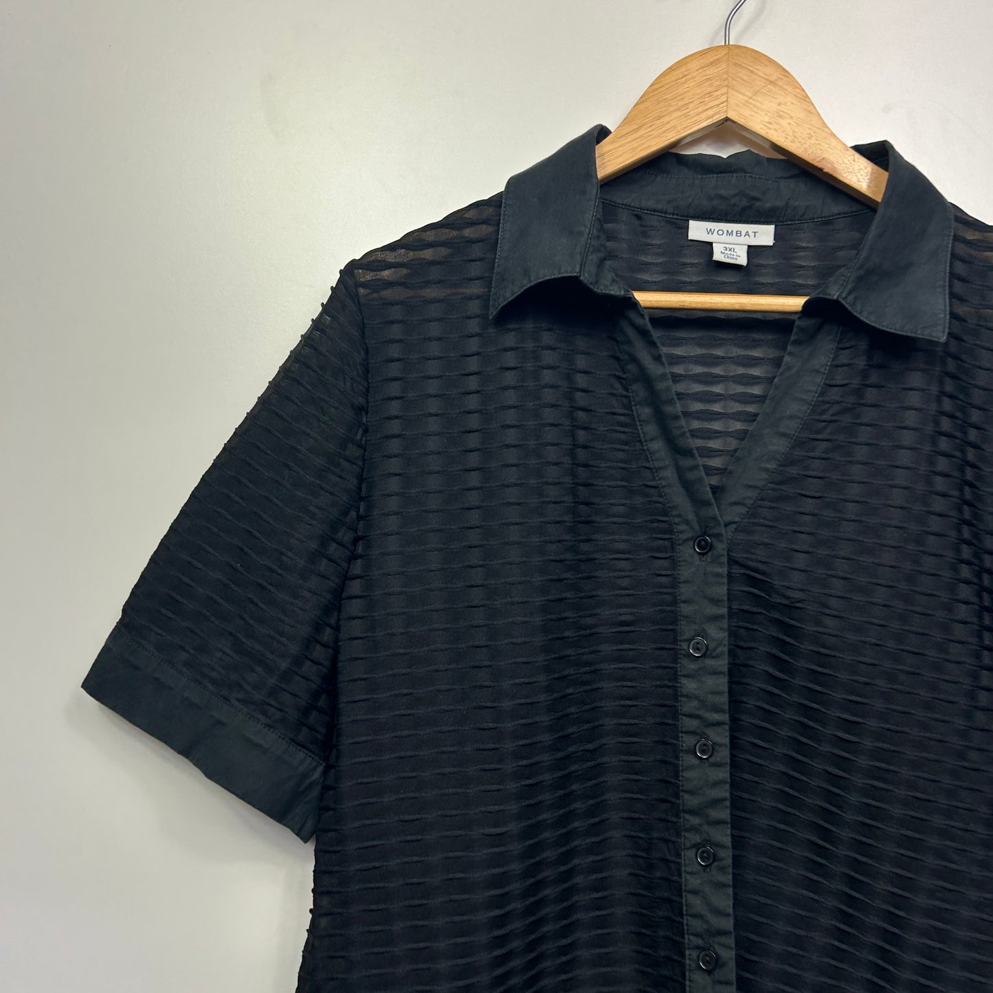 Wombat Top Size 16 18 3XL Black Short Sleeve Button Up Ribbed