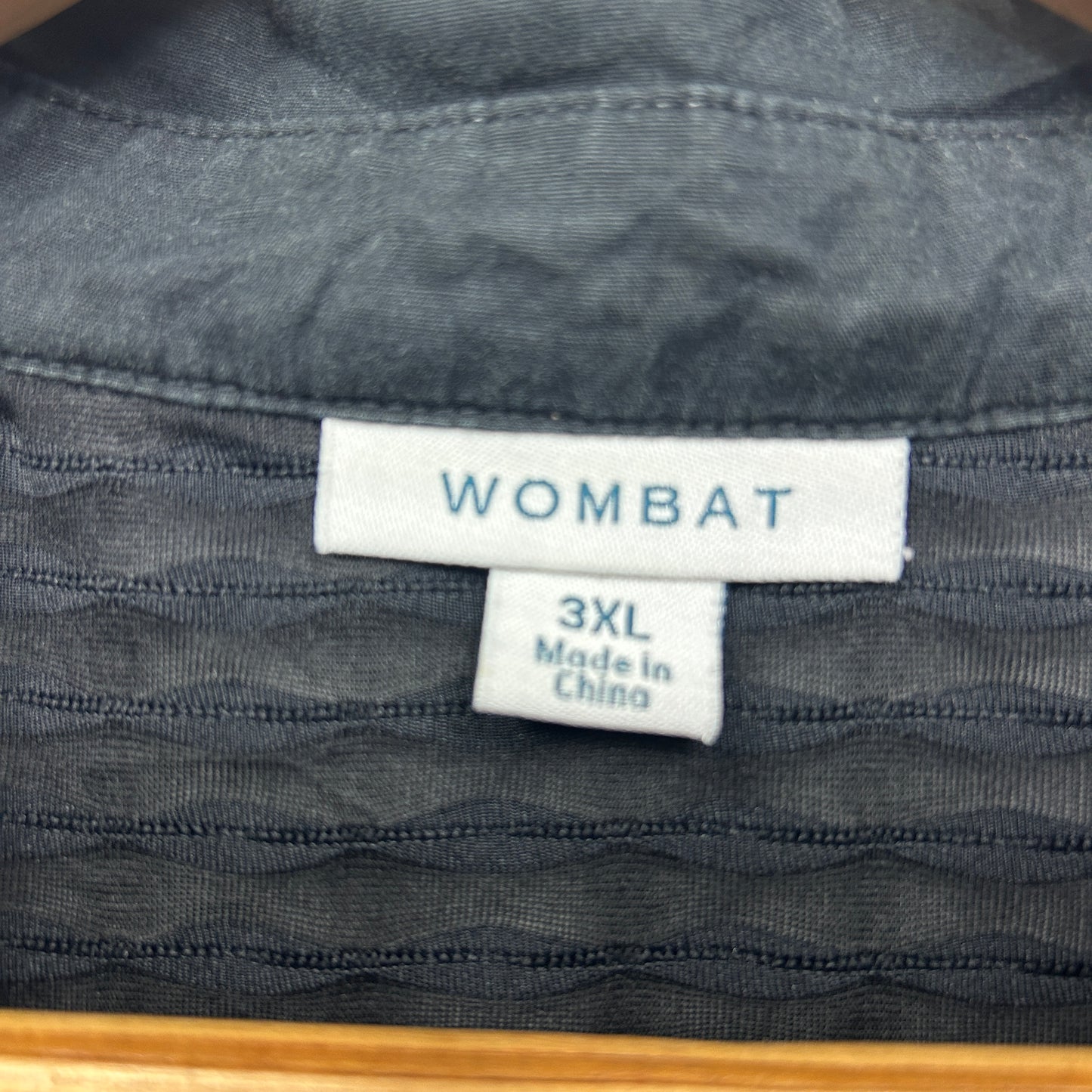 Wombat Top Size 16 18 3XL Black Short Sleeve Button Up Ribbed