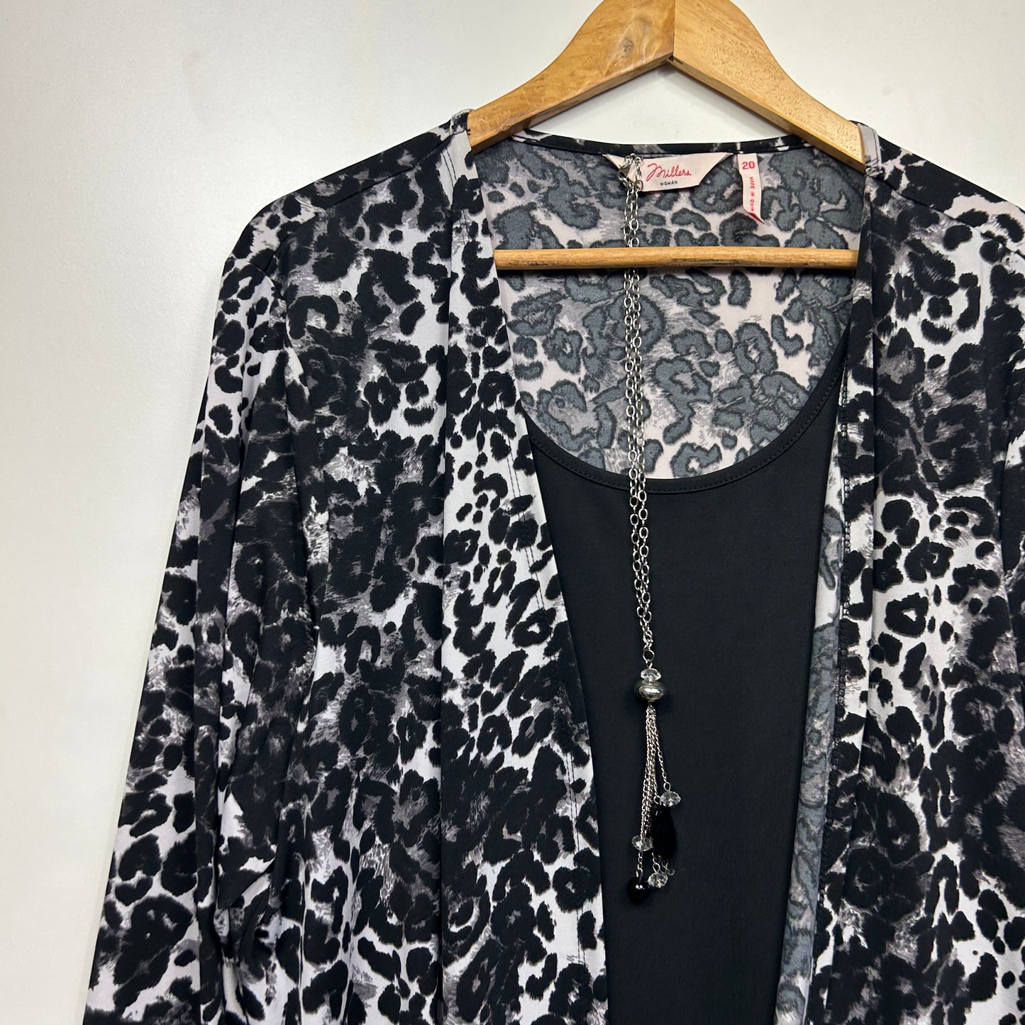 Millers Top with Necklace Size 20 Black White Long Sleeve