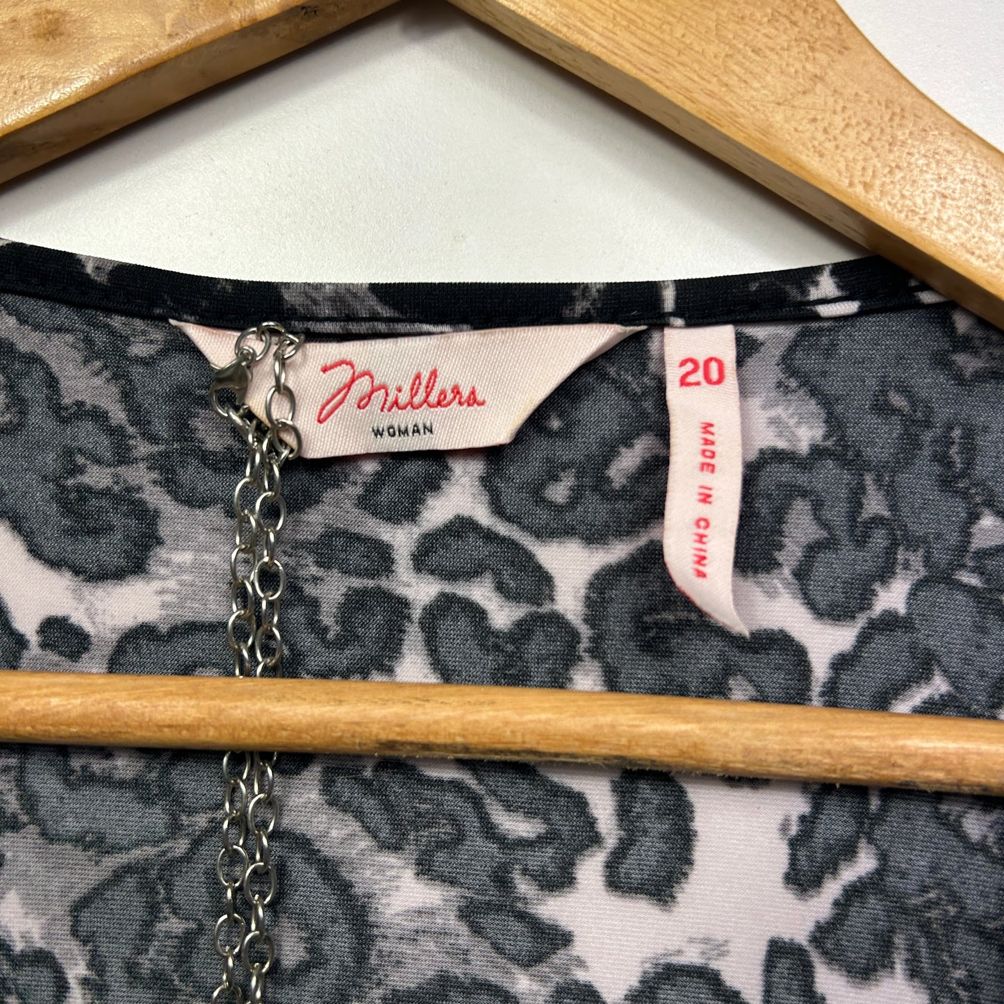Millers Top with Necklace Size 20 Black White Long Sleeve