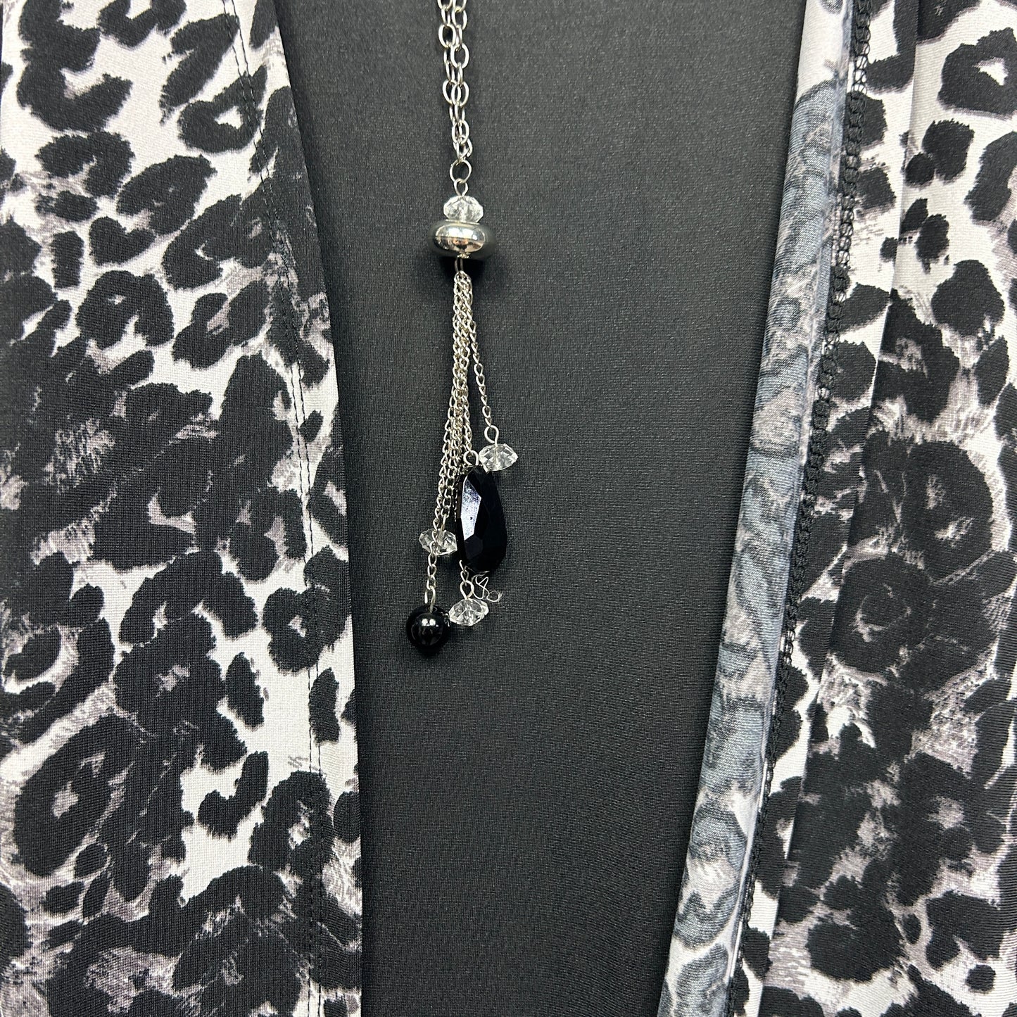 Millers Top with Necklace Size 20 Black White Long Sleeve
