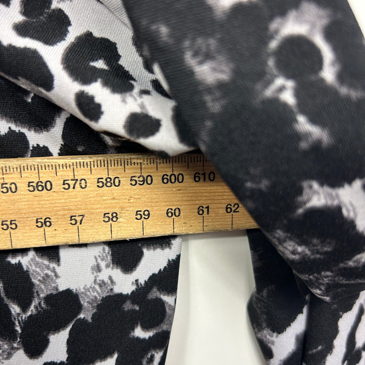 Millers Top with Necklace Size 20 Black White Long Sleeve