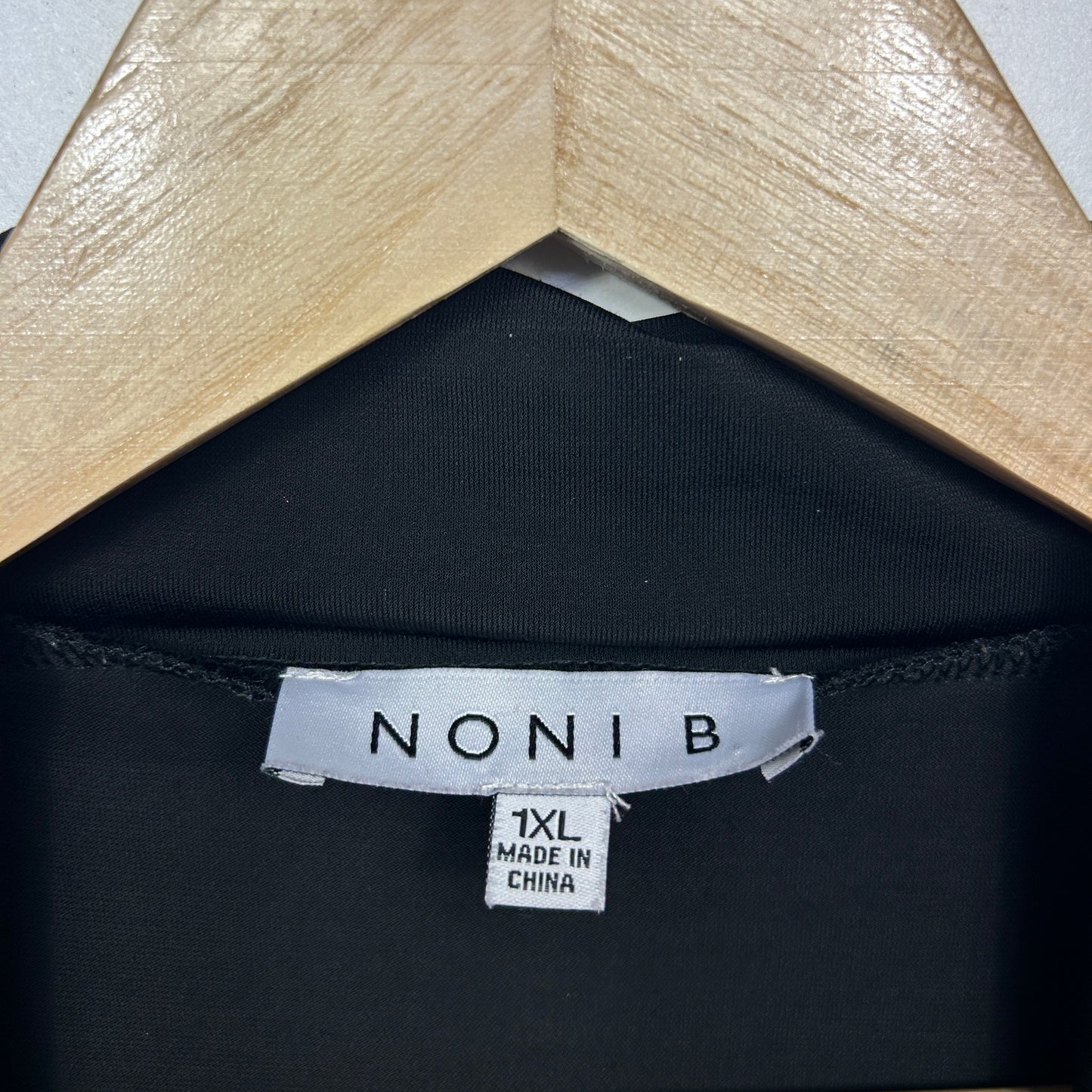 Noni B Vest Top Size 16 18 1XL Black Sleeveless Open Front