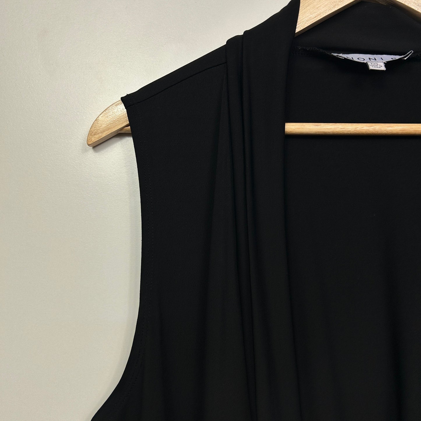 Noni B Vest Top Size 16 18 1XL Black Sleeveless Open Front