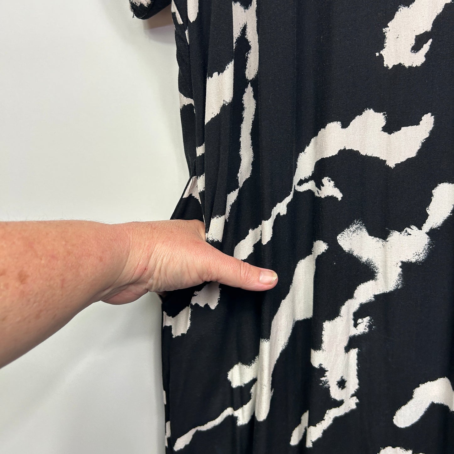 Willow Tree Dress Size Large / XL 14 16 Black White Pockets
