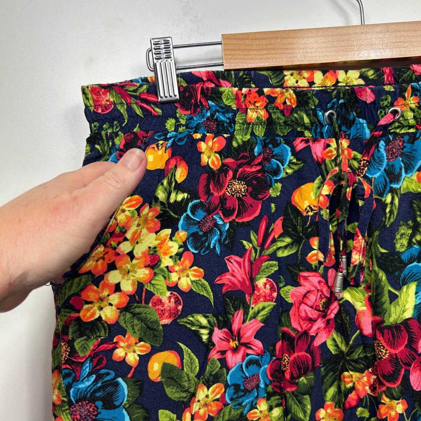 Millers Cropped Pants Size 16 Multicoloured Floral Pockets