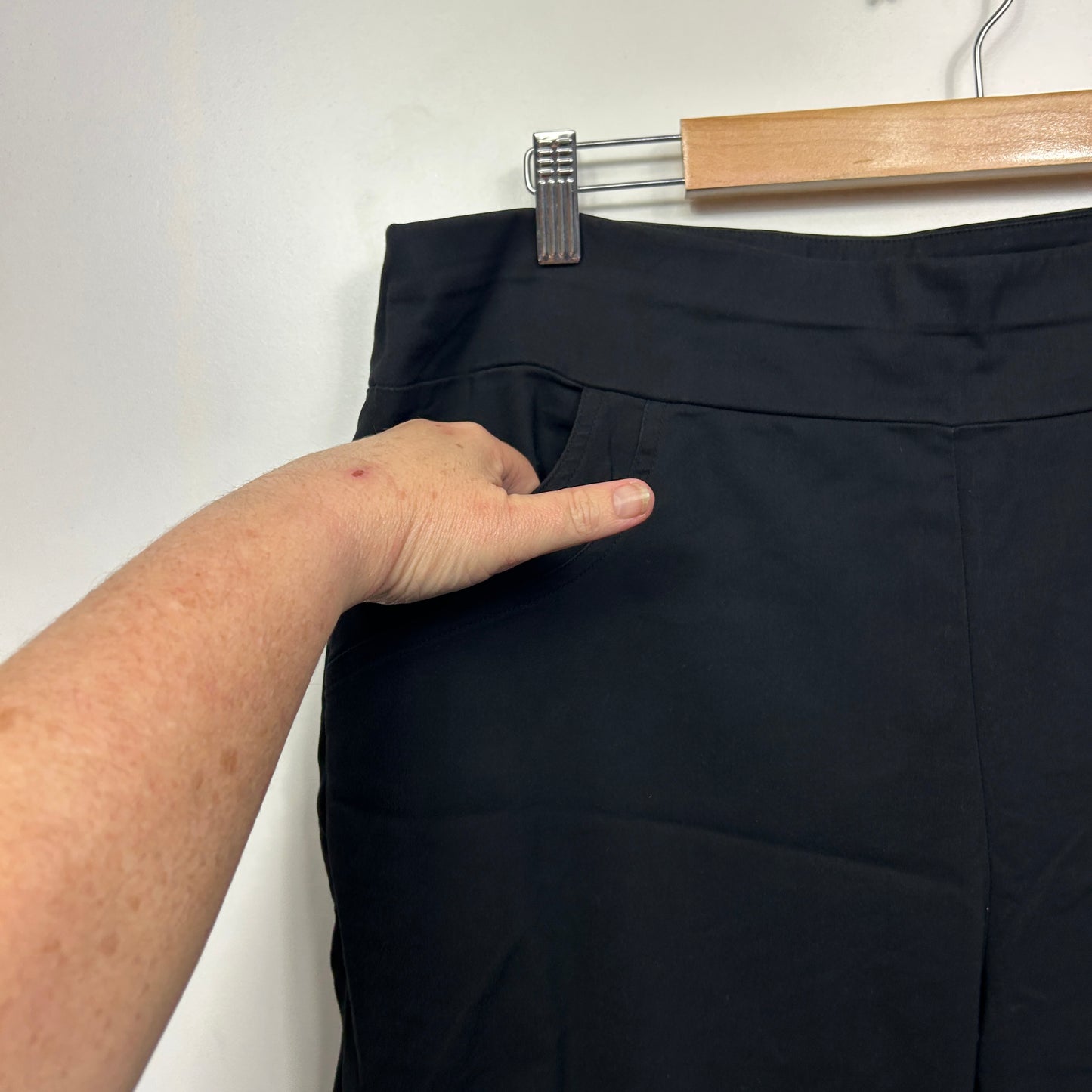 Taking Shape Shorts Size 16 Black Pull On