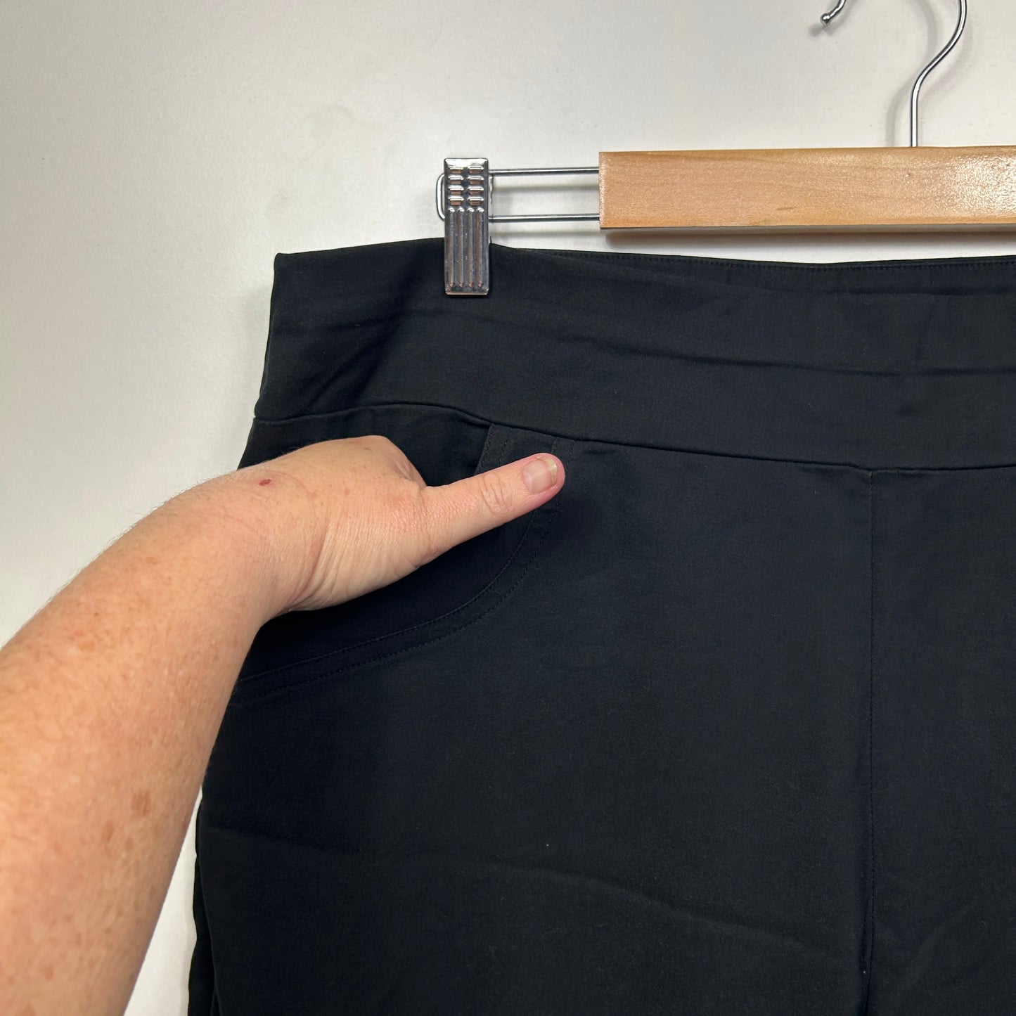 Taking Shape Shorts Size 16 Black Pull On