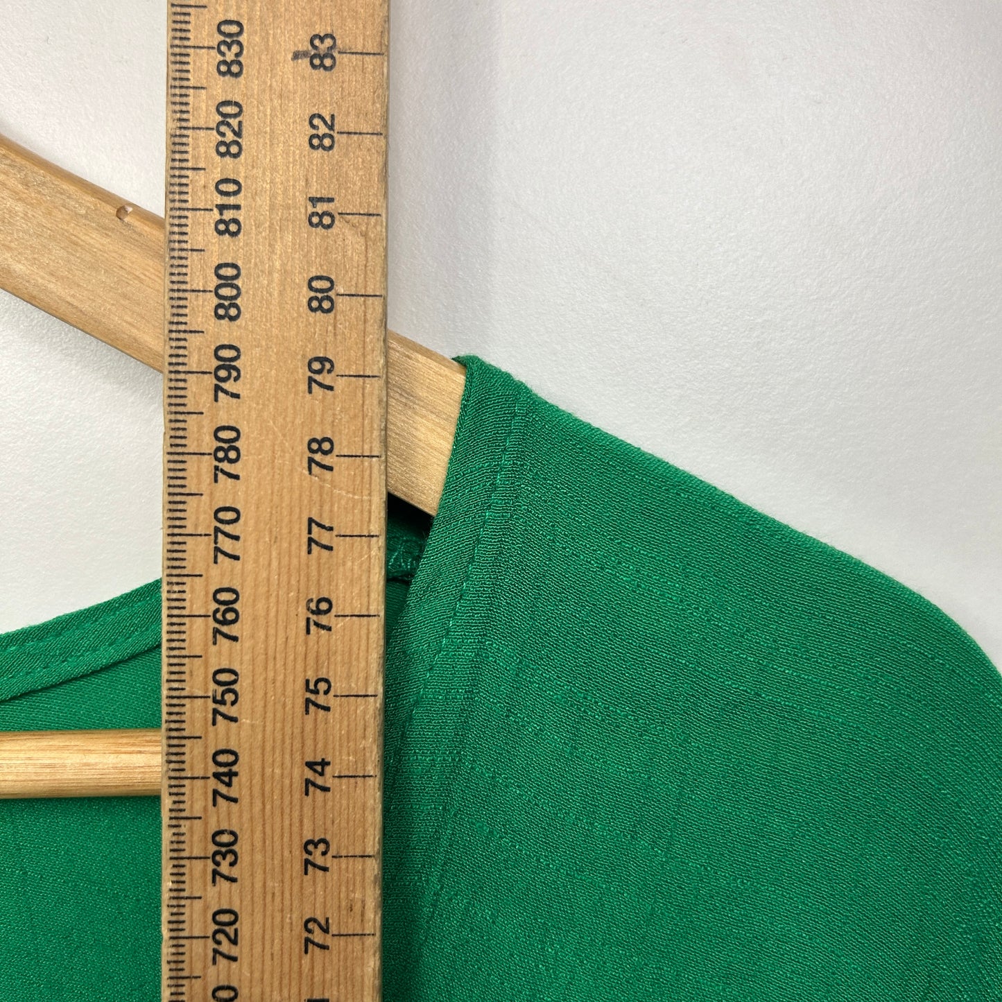 Vine Apparel Top Size 14 Large Green Long Sleeve Hi Low Hem