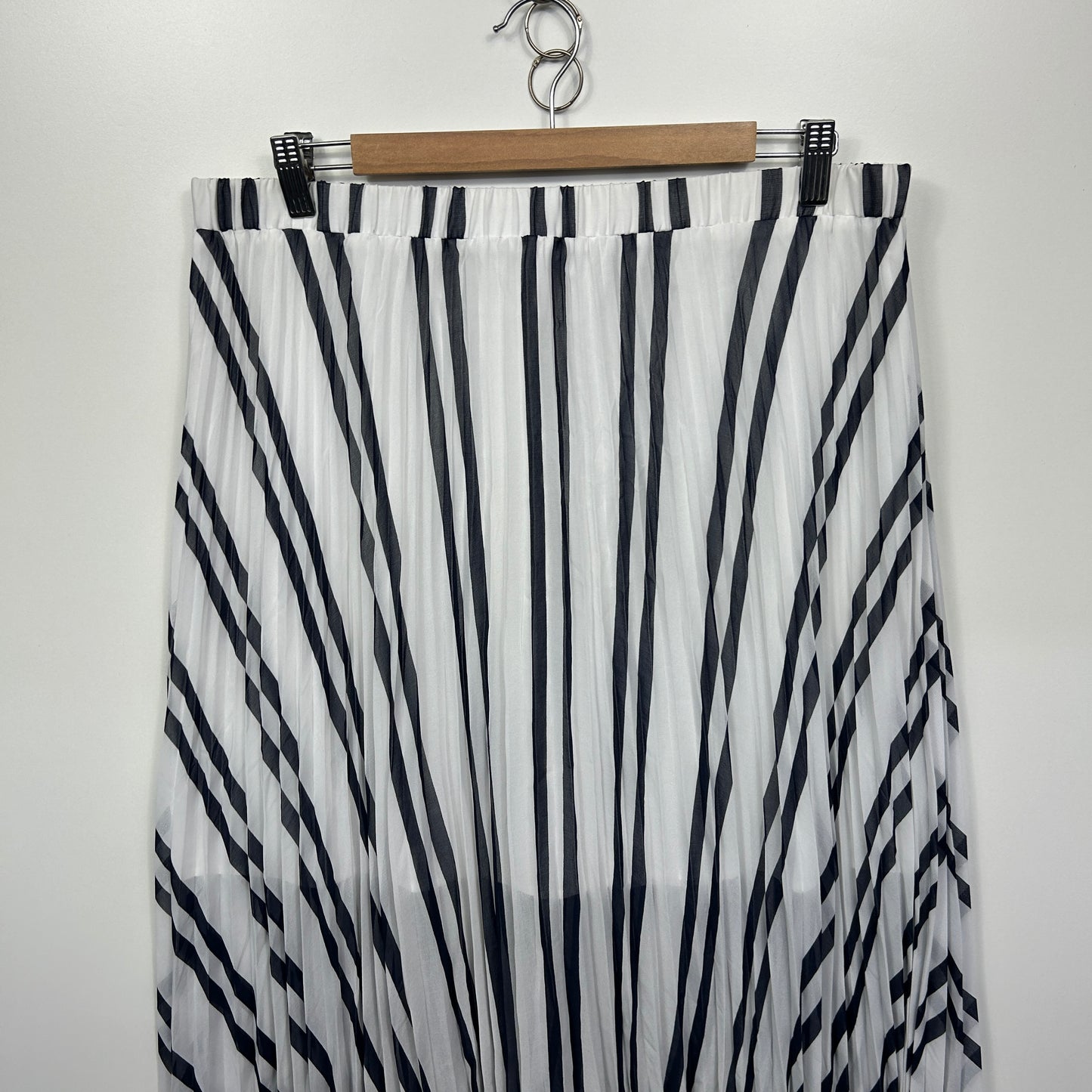 Forever New Skirts Size 16 White Striped Sheer Overlay