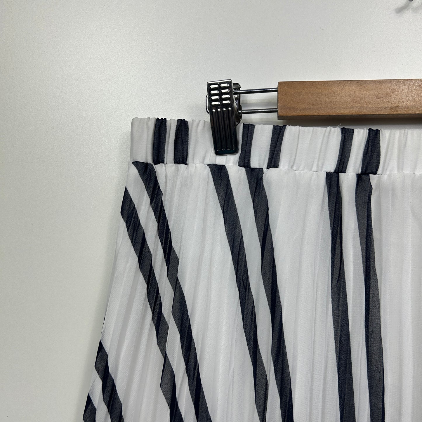 Forever New Skirts Size 16 White Striped Sheer Overlay