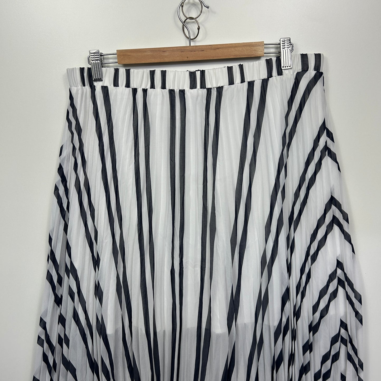 Forever New Skirts Size 16 White Striped Sheer Overlay