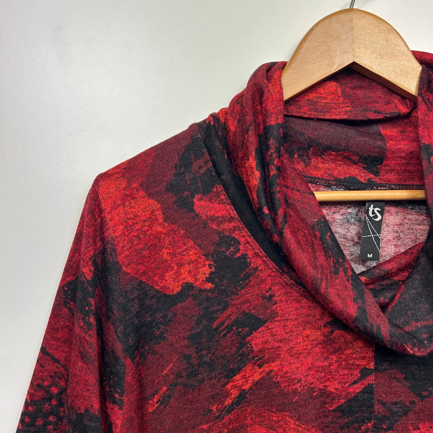 Taking Shape Tunic Top Size 18 Medium Plus Long Sleeve Red Black