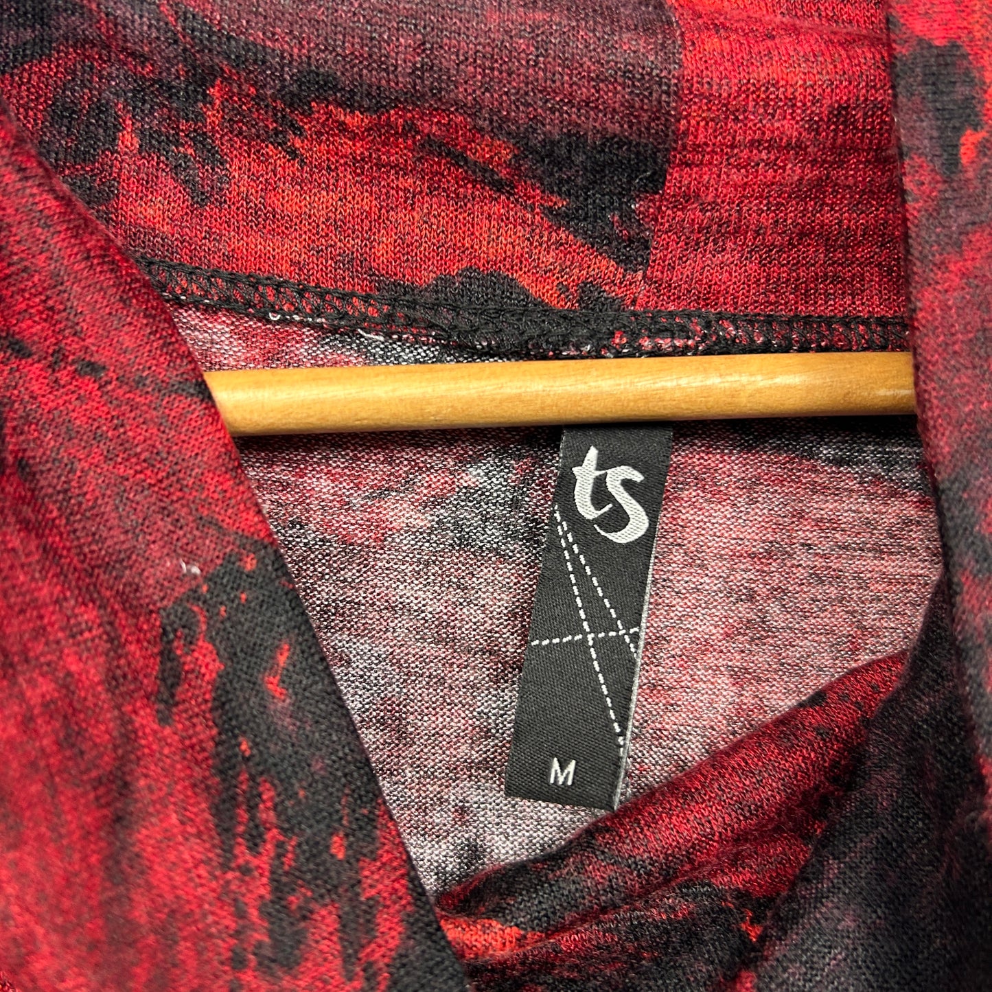 Taking Shape Tunic Top Size 18 Medium Plus Long Sleeve Red Black