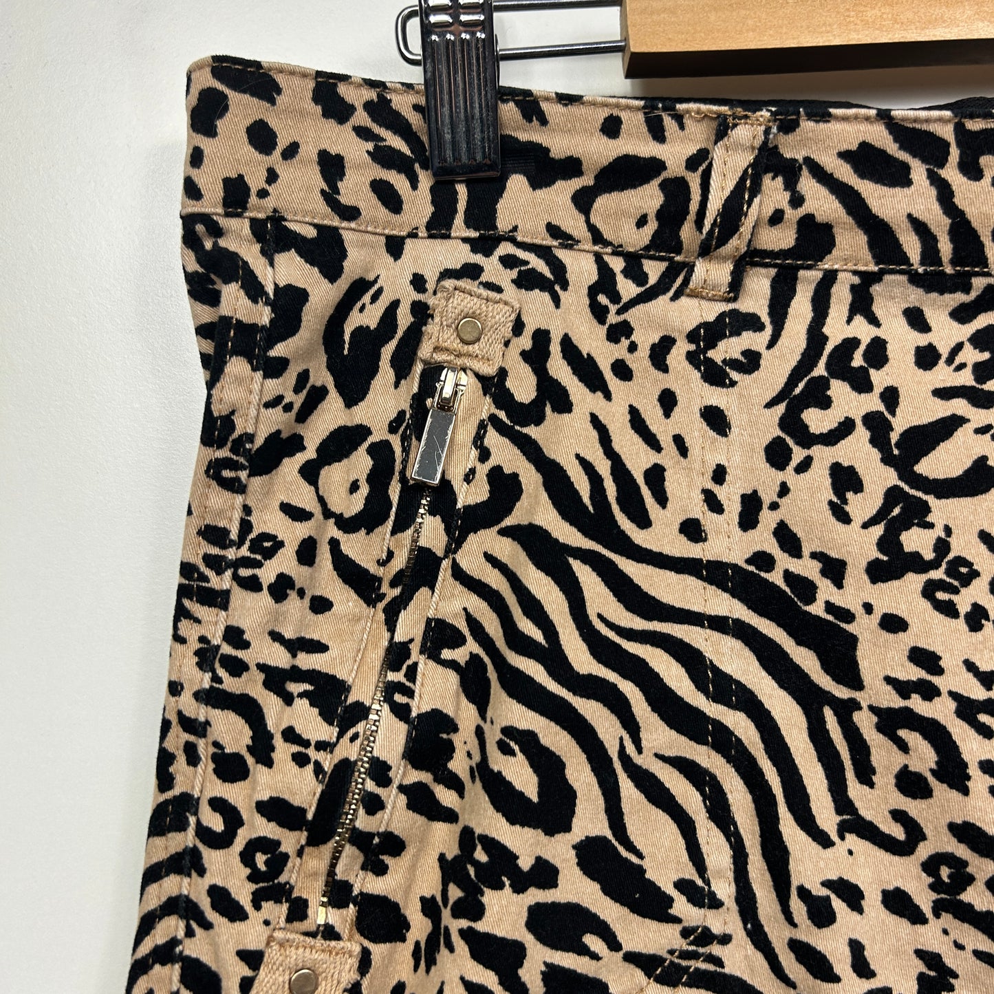 Rockmans Shorts Size 14 Beige Black Zebra Print Elastic Waist Zip Fly