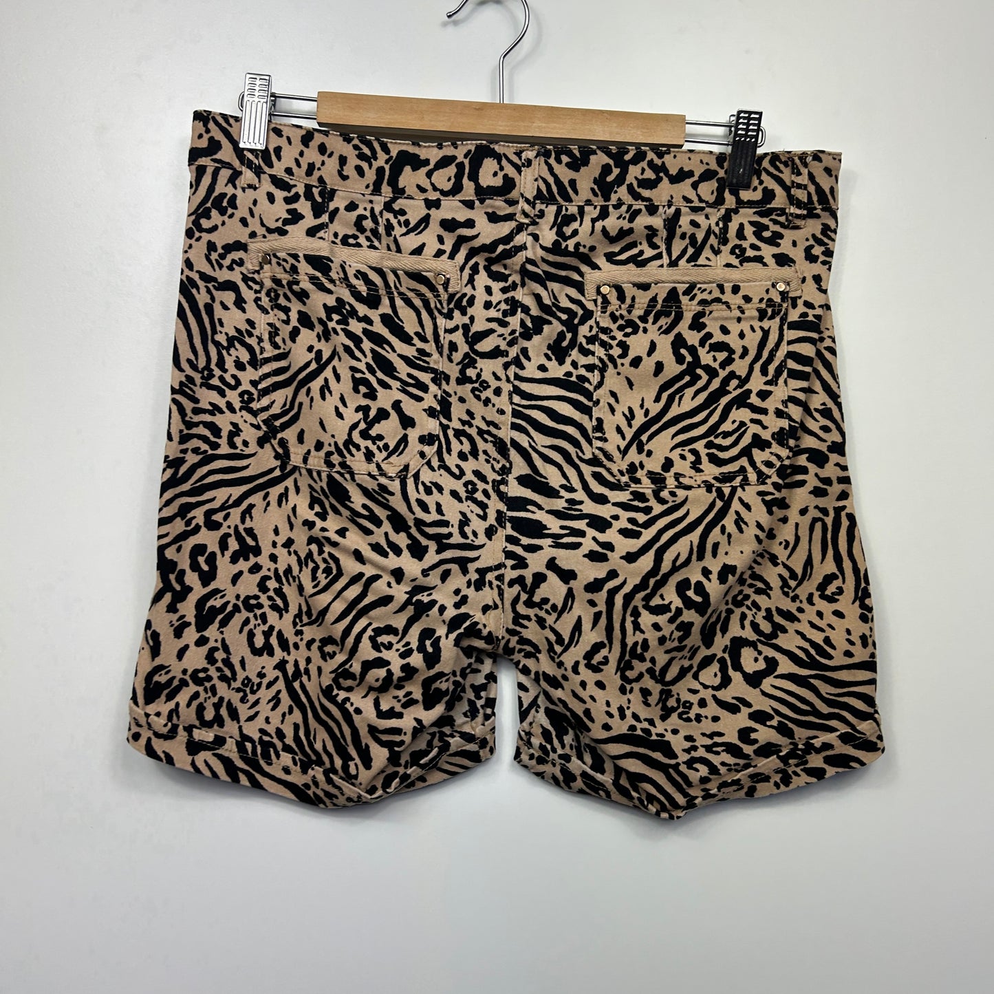 Rockmans Shorts Size 14 Beige Black Zebra Print Elastic Waist Zip Fly