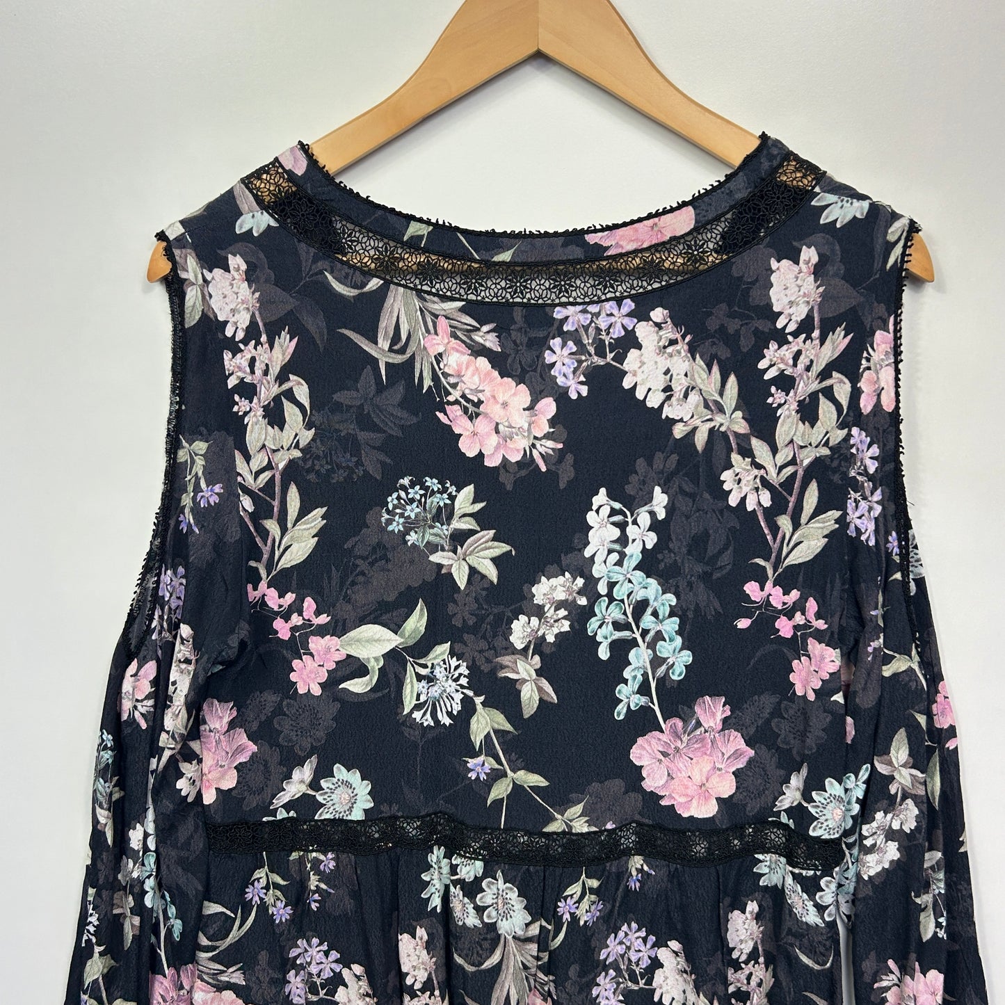 Forever New Top Size 16 Black Floral Cold Should Sleeve