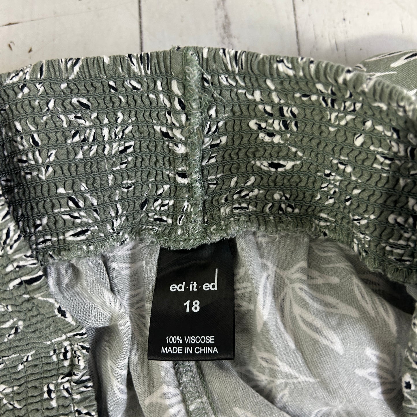 Edited Green Floral Cropped Pants - Size 18