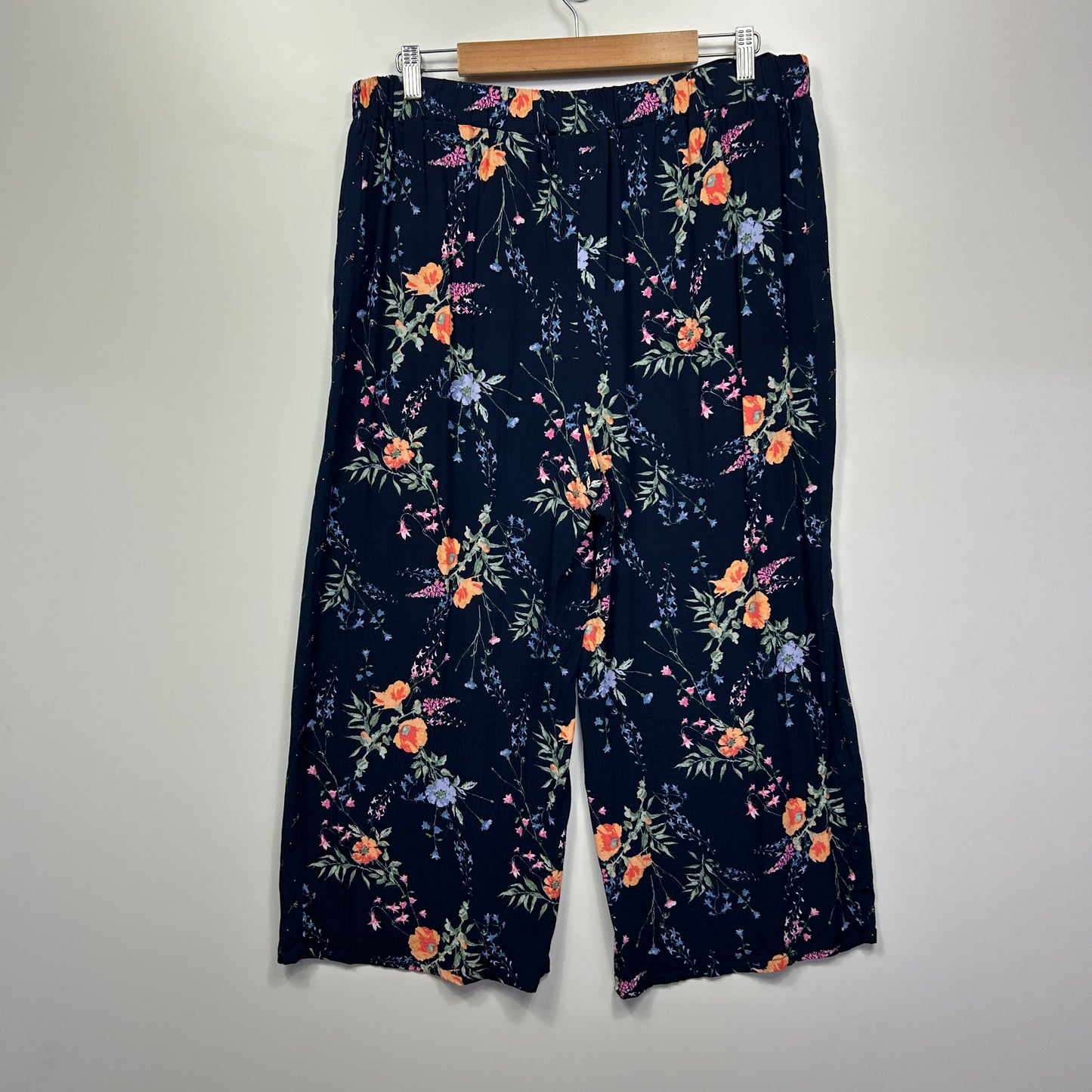 & me Pants Size 16 Blue Floral Viscose