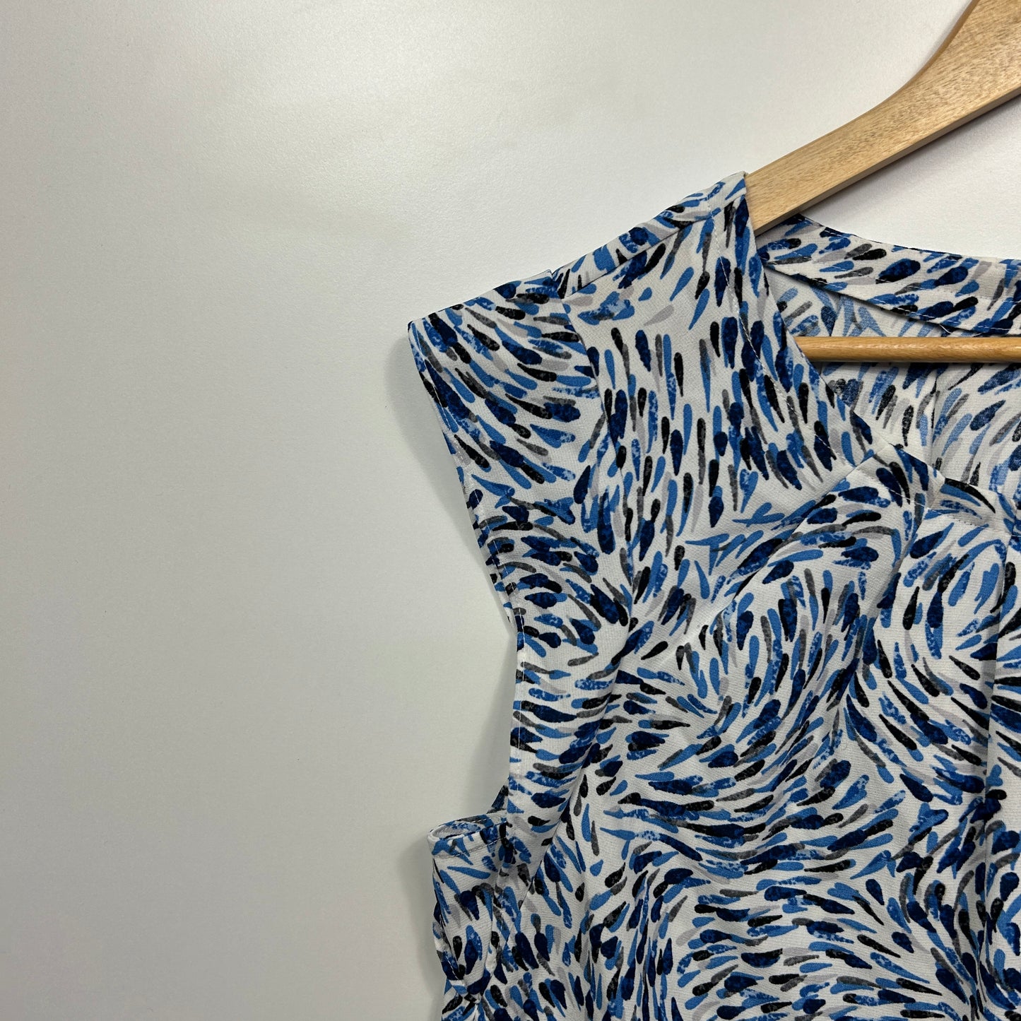 Katies Top Size 14 Sleeveless Blue Black White Pleated