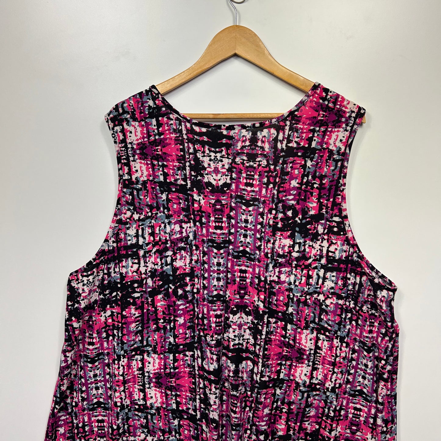 Taking Shape Top Size 20 22 Sleeveless Multicoloured