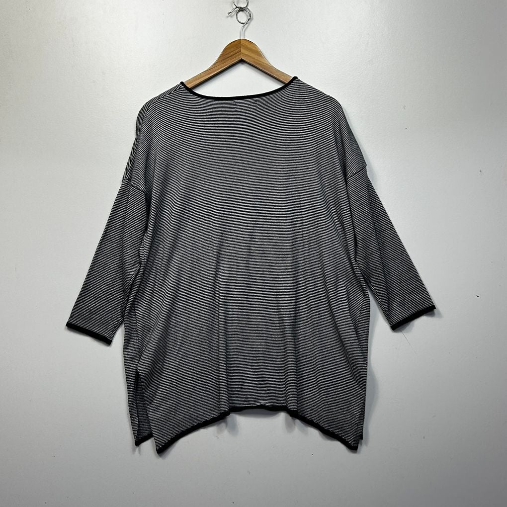 Capture Grey Striped Top - Size 20/L