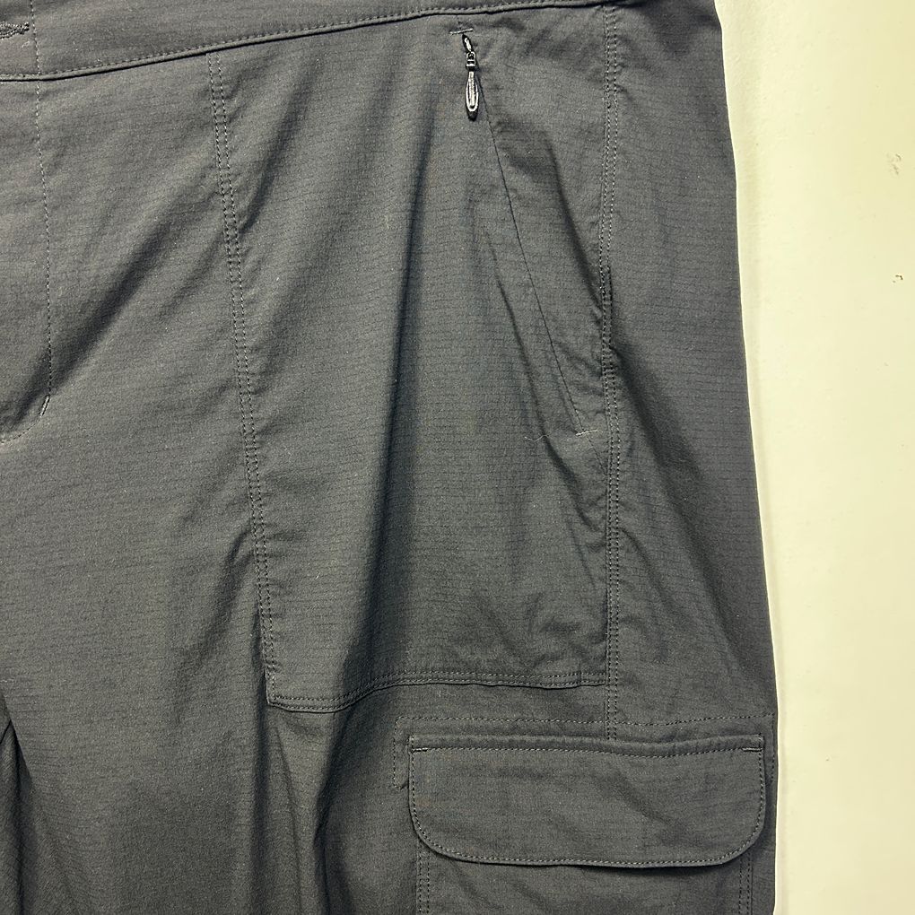 Kathmandu Black Cropped Cargo Pants - Size 18