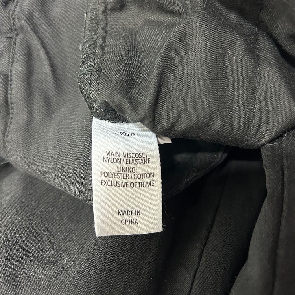 Avella Black Cropped Pants - Size 22
