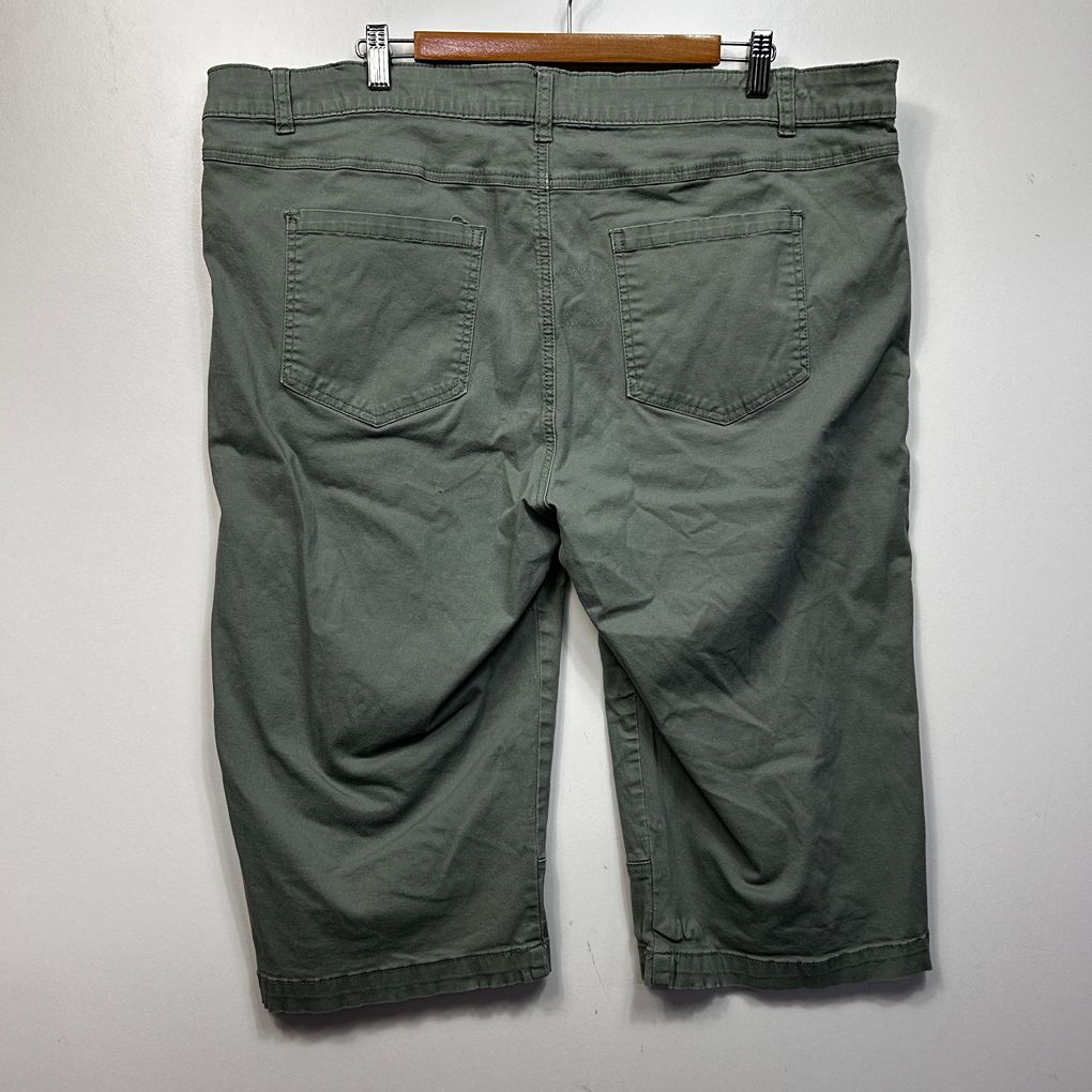 Virtuelle Khaki Cropped Pants - Size 22 (Fault)