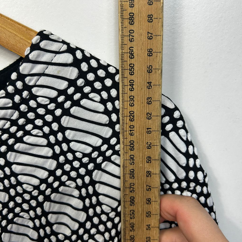 Nouvelle Black & White Zip Jacket - Size 20/22