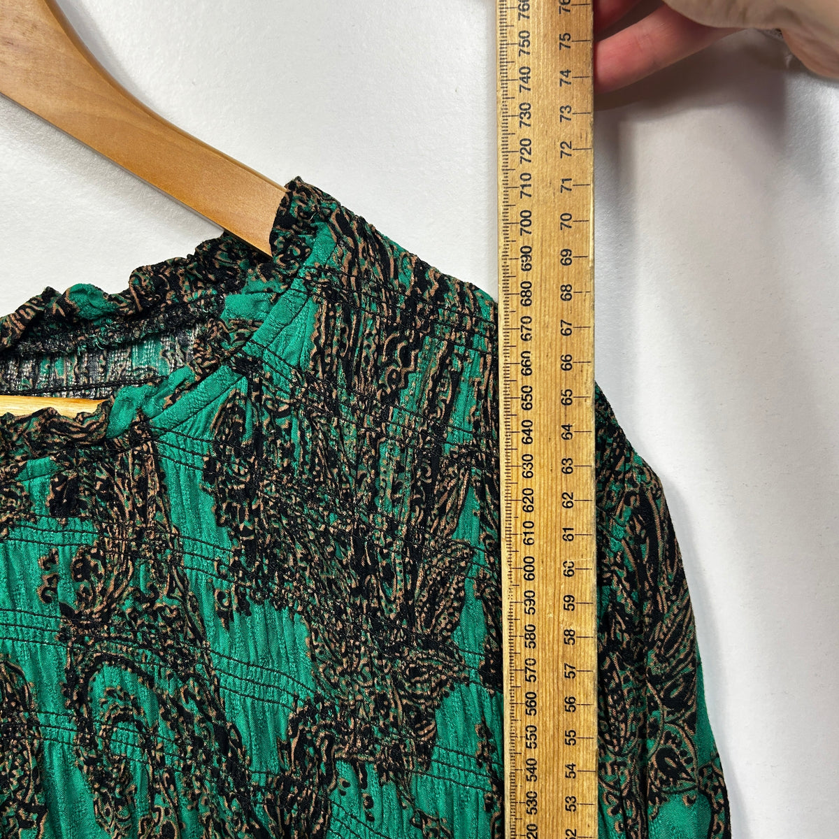 Taking Shape Green Paisley Top - Size 18/20