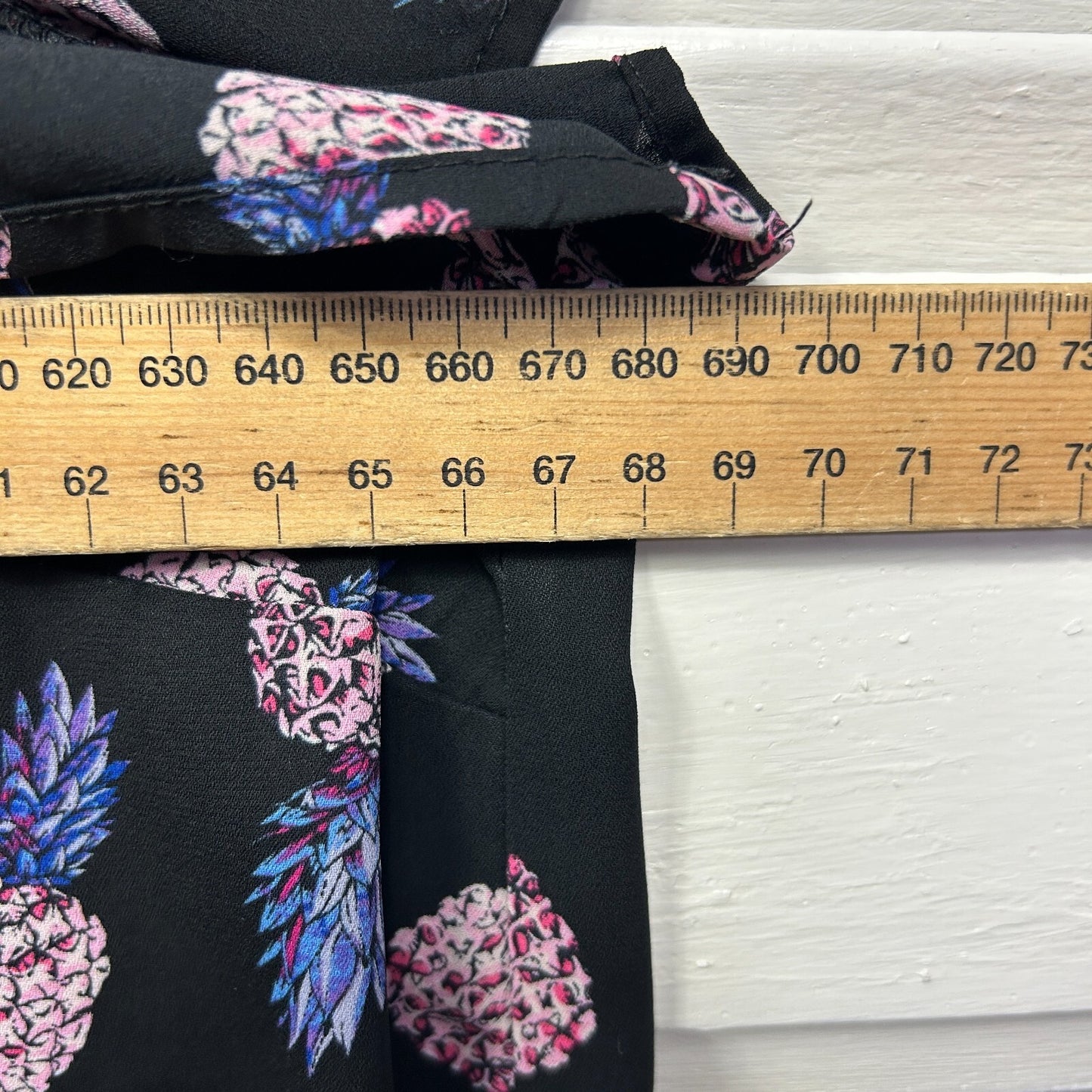 Torrid Top Size 3 20 22 Short Sleeve Black Pineapple