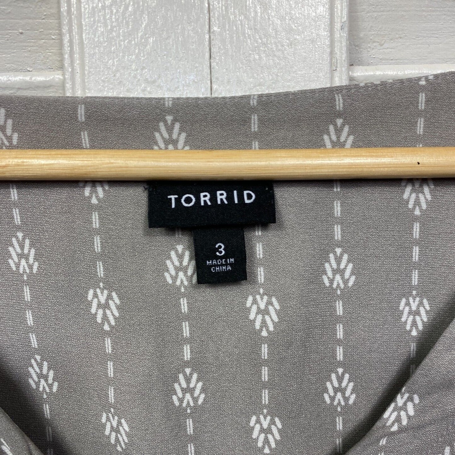 Torrid Top Size 3 20 22 Grey Roll Tab Sleeve Button Up